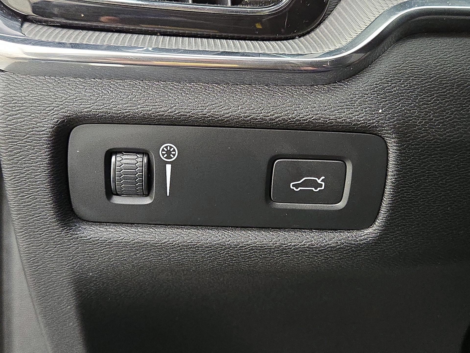 Thumbnail: 2019 Volvo S60 - 13