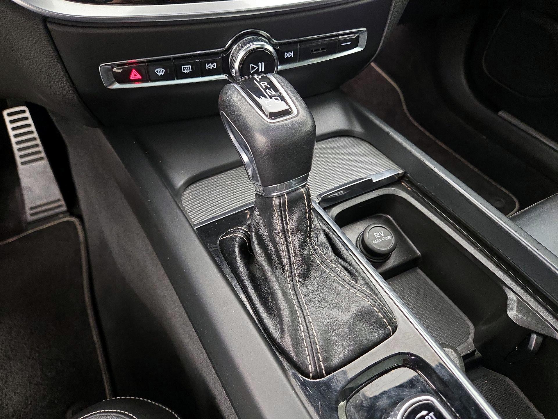 Thumbnail: 2019 Volvo S60 - 18