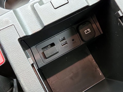 USB/AUX Ports