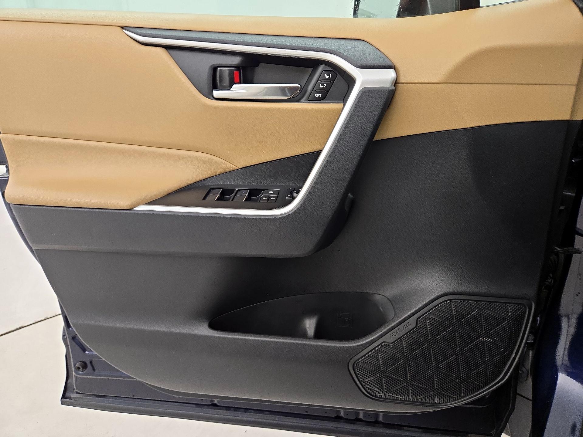 Thumbnail: 2021 Toyota RAV4 - 12