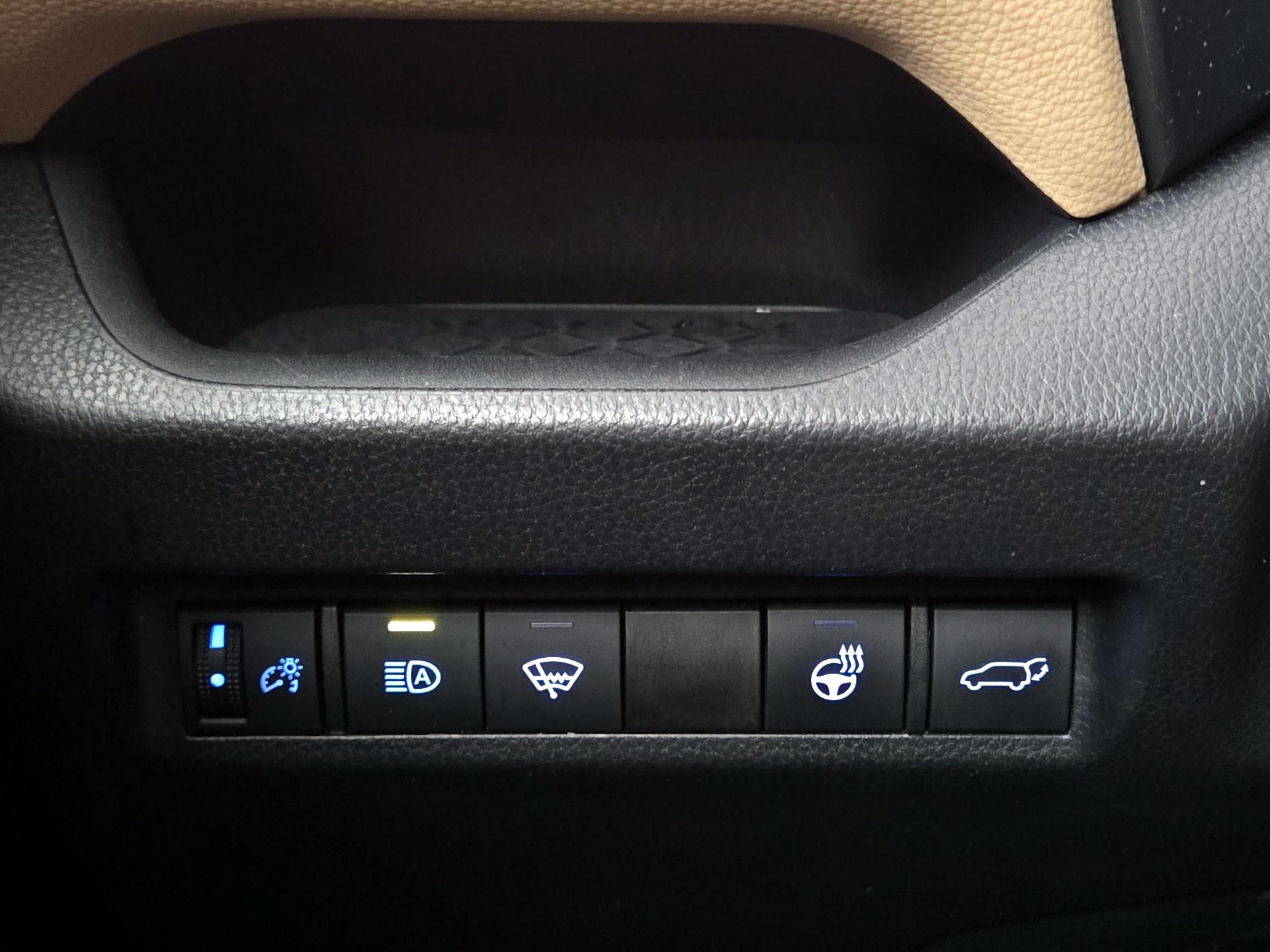 Thumbnail: 2021 Toyota RAV4 - 13