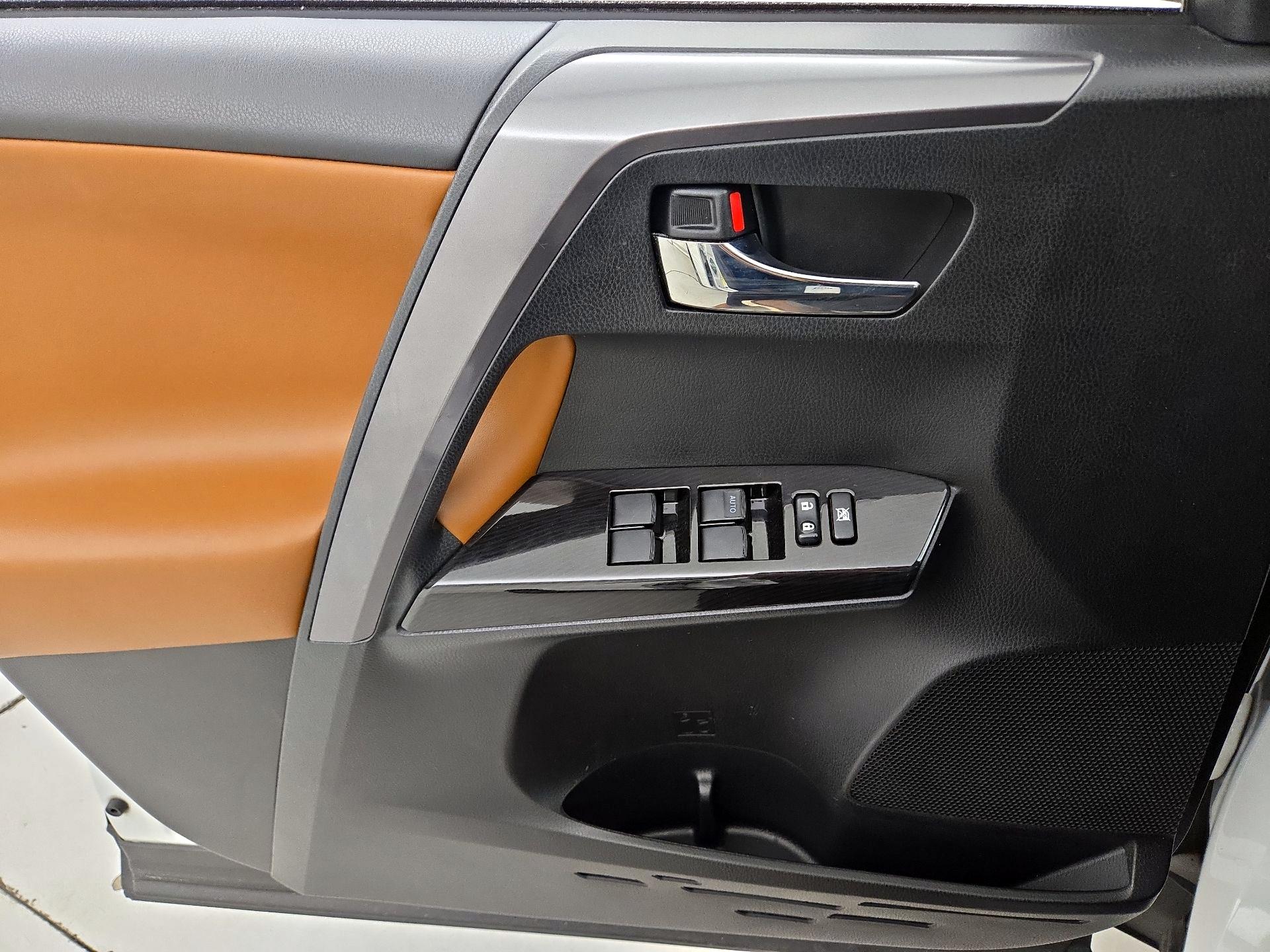 Thumbnail: 2017 Toyota RAV4 - 12