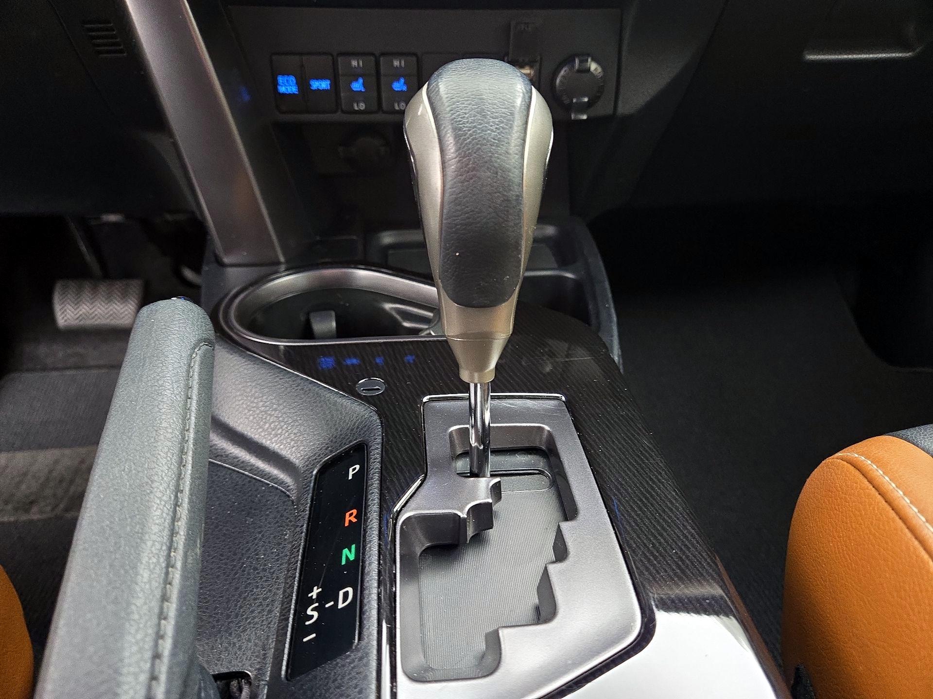 Thumbnail: 2017 Toyota RAV4 - 17