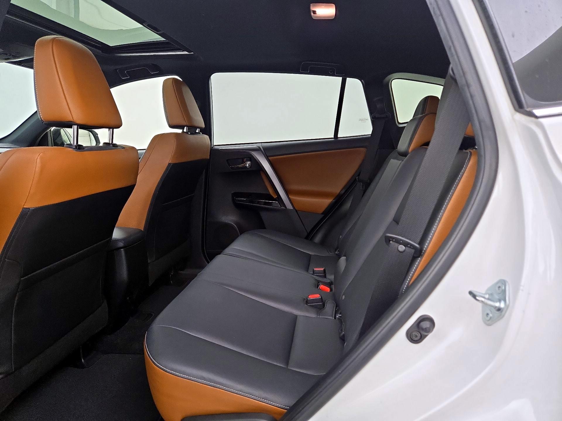 Thumbnail: 2017 Toyota RAV4 - 20