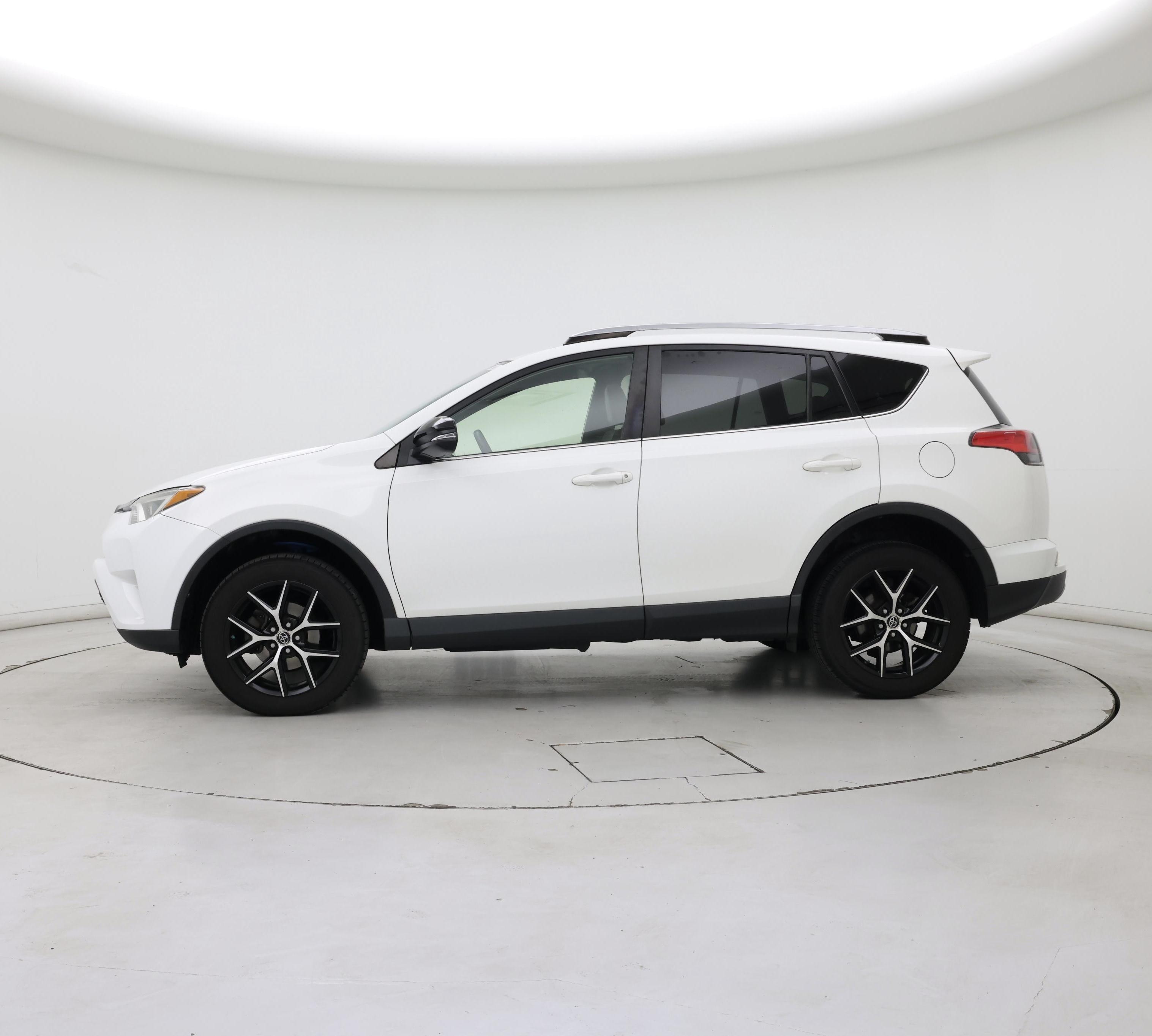 Thumbnail: 2017 Toyota RAV4 - 3