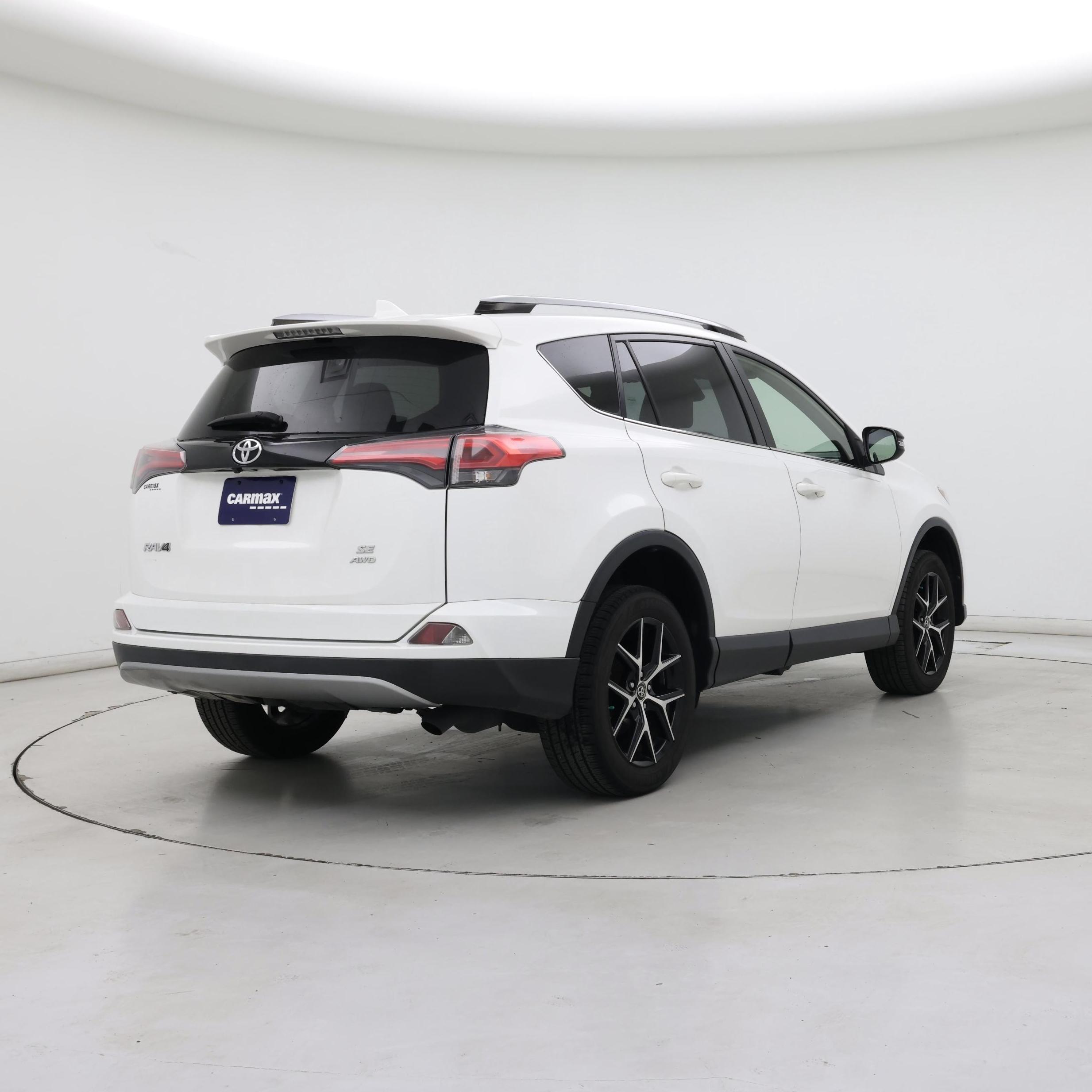 Thumbnail: 2017 Toyota RAV4 - 8