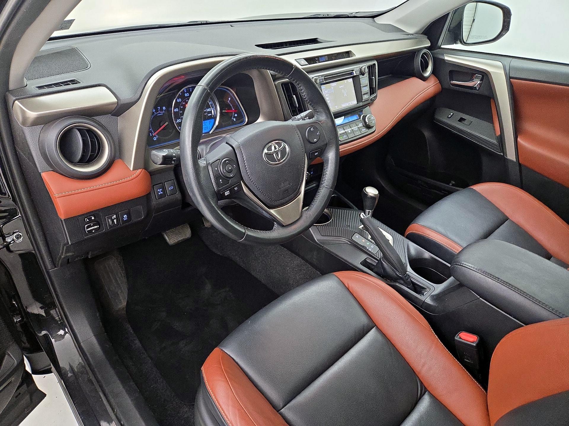 Thumbnail: 2015 Toyota RAV4 - 11