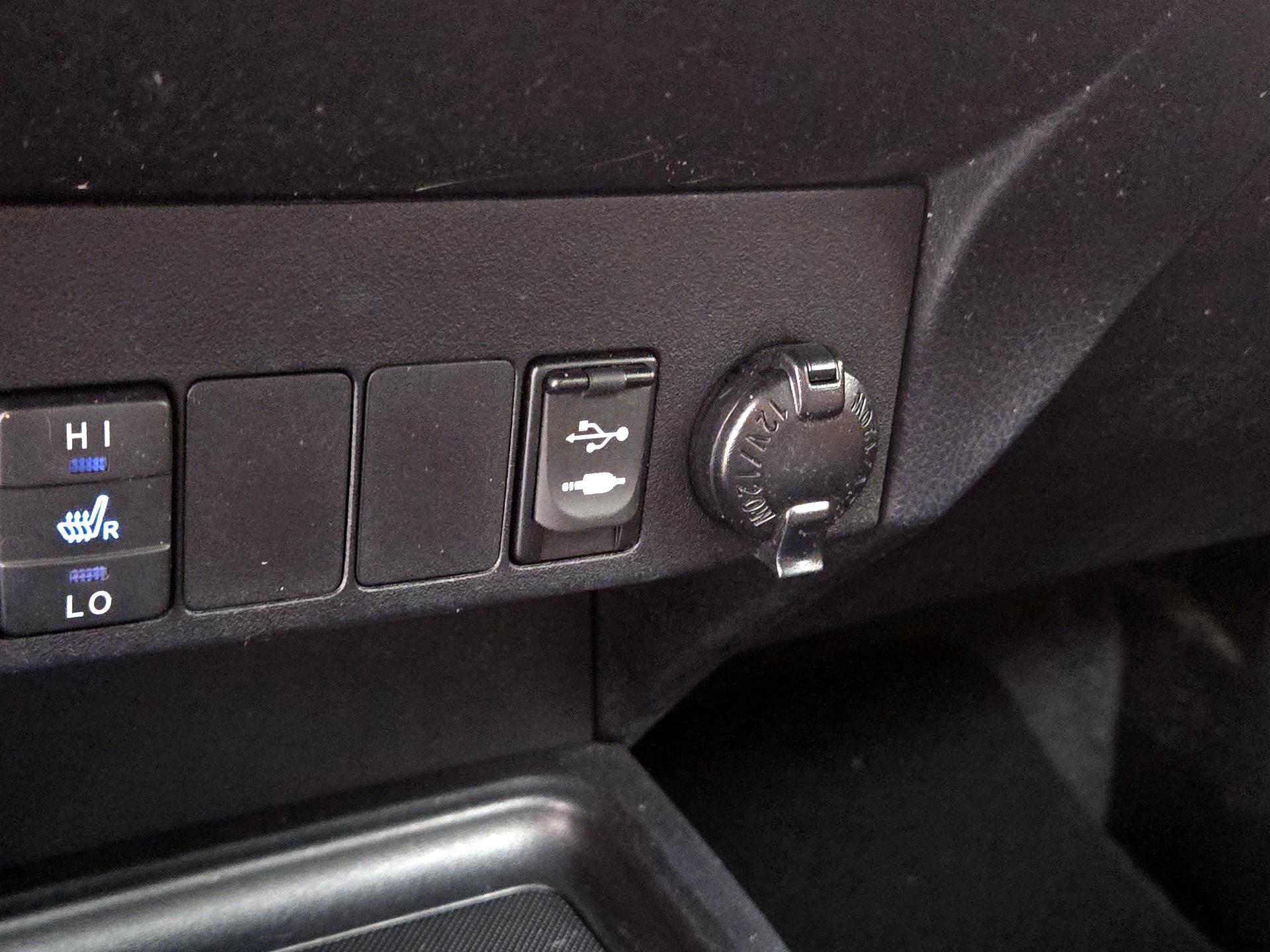 Thumbnail: 2015 Toyota RAV4 - 18