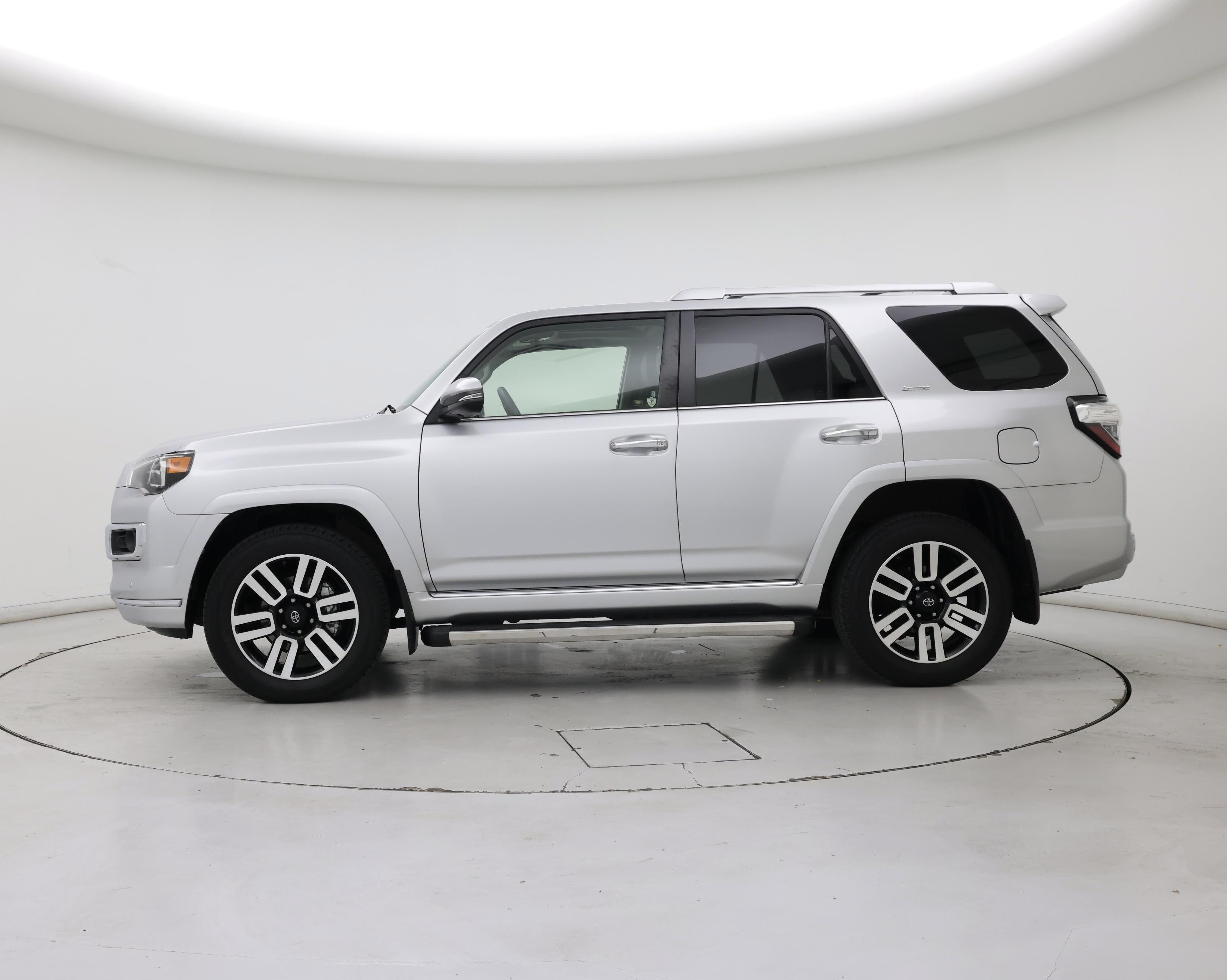 Thumbnail: 2017 Toyota 4Runner - 3