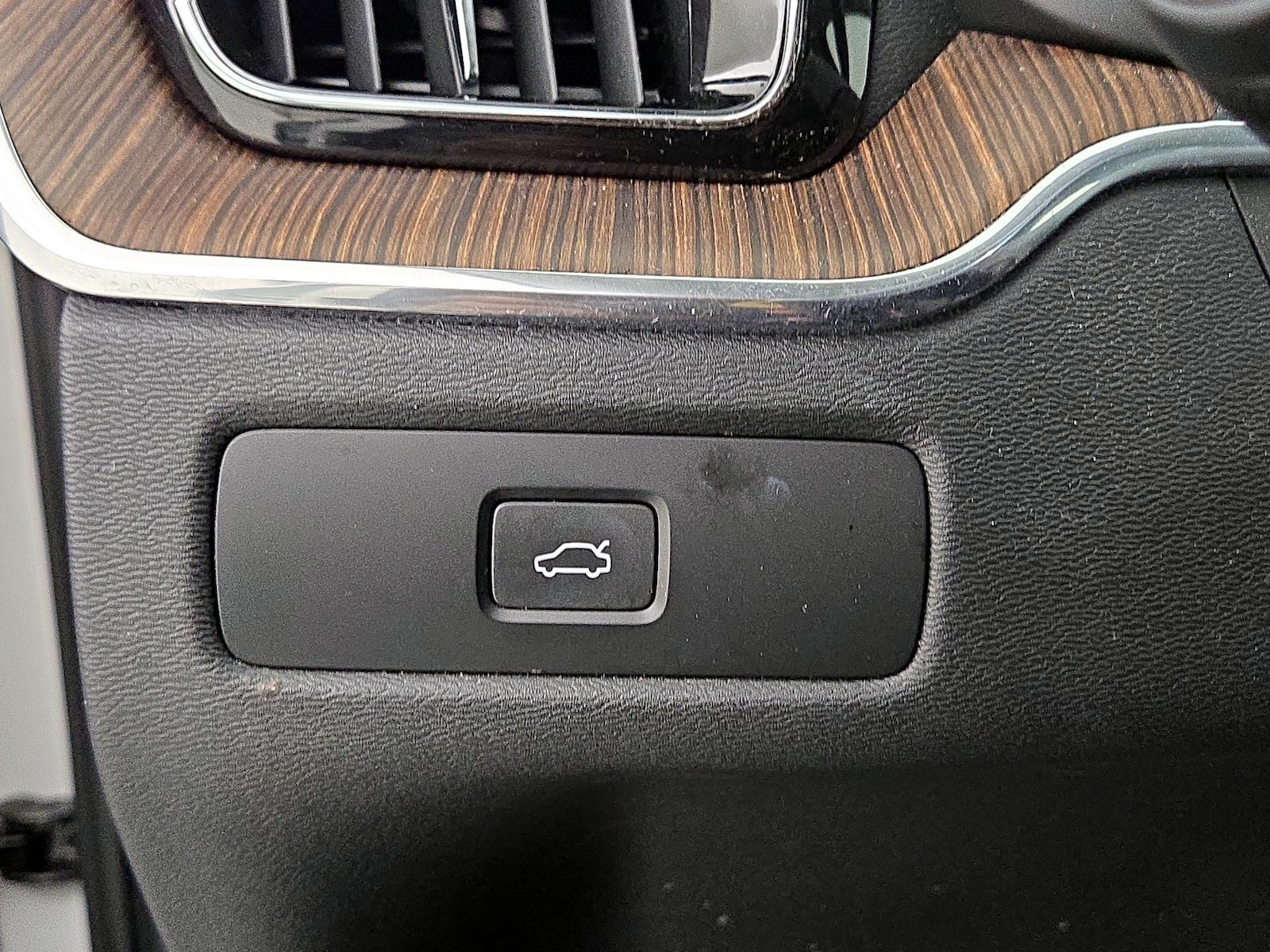 2023 Volvo XC60 Plus - Photo 14