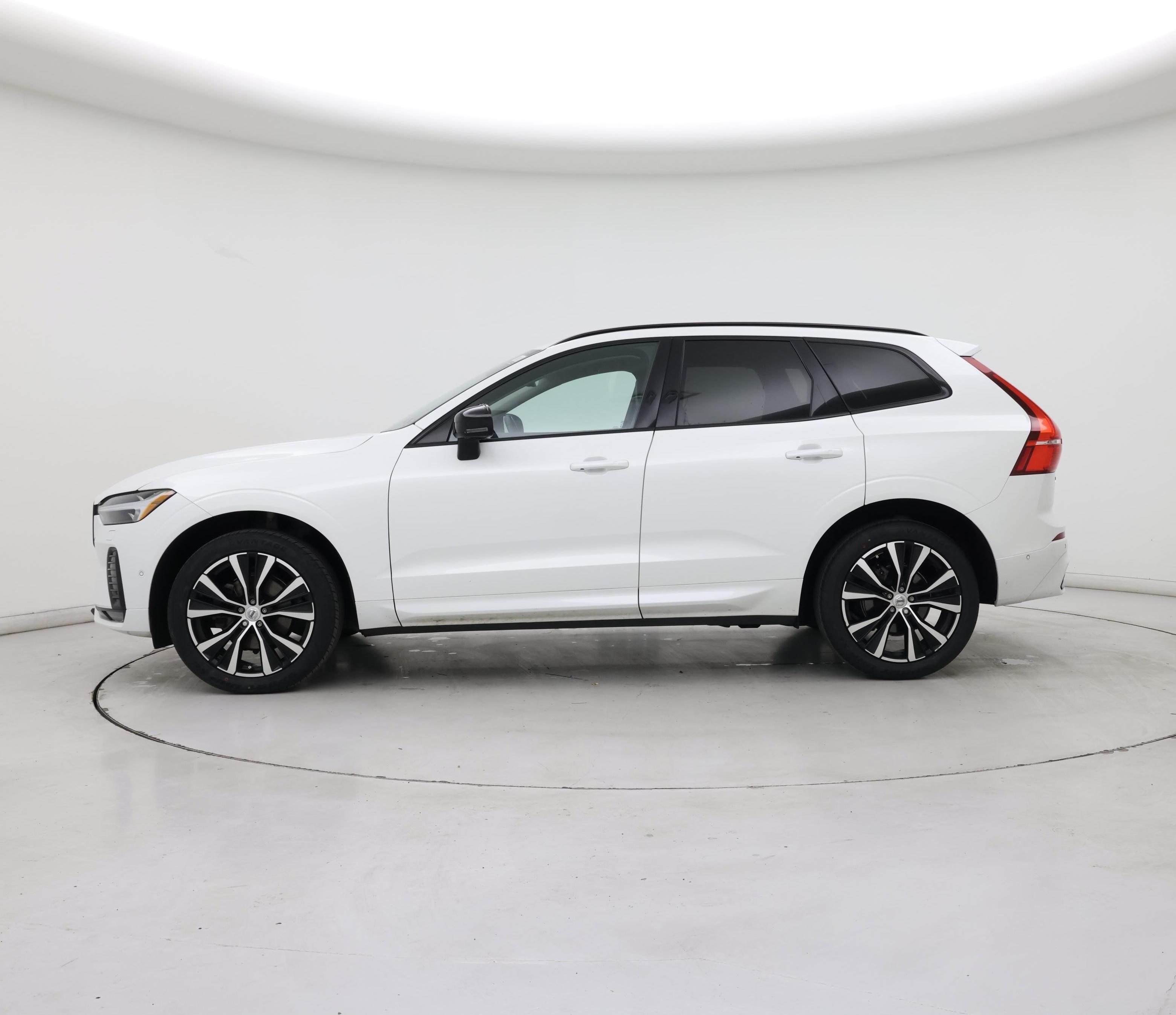 Thumbnail: 2023 Volvo XC60 - 3