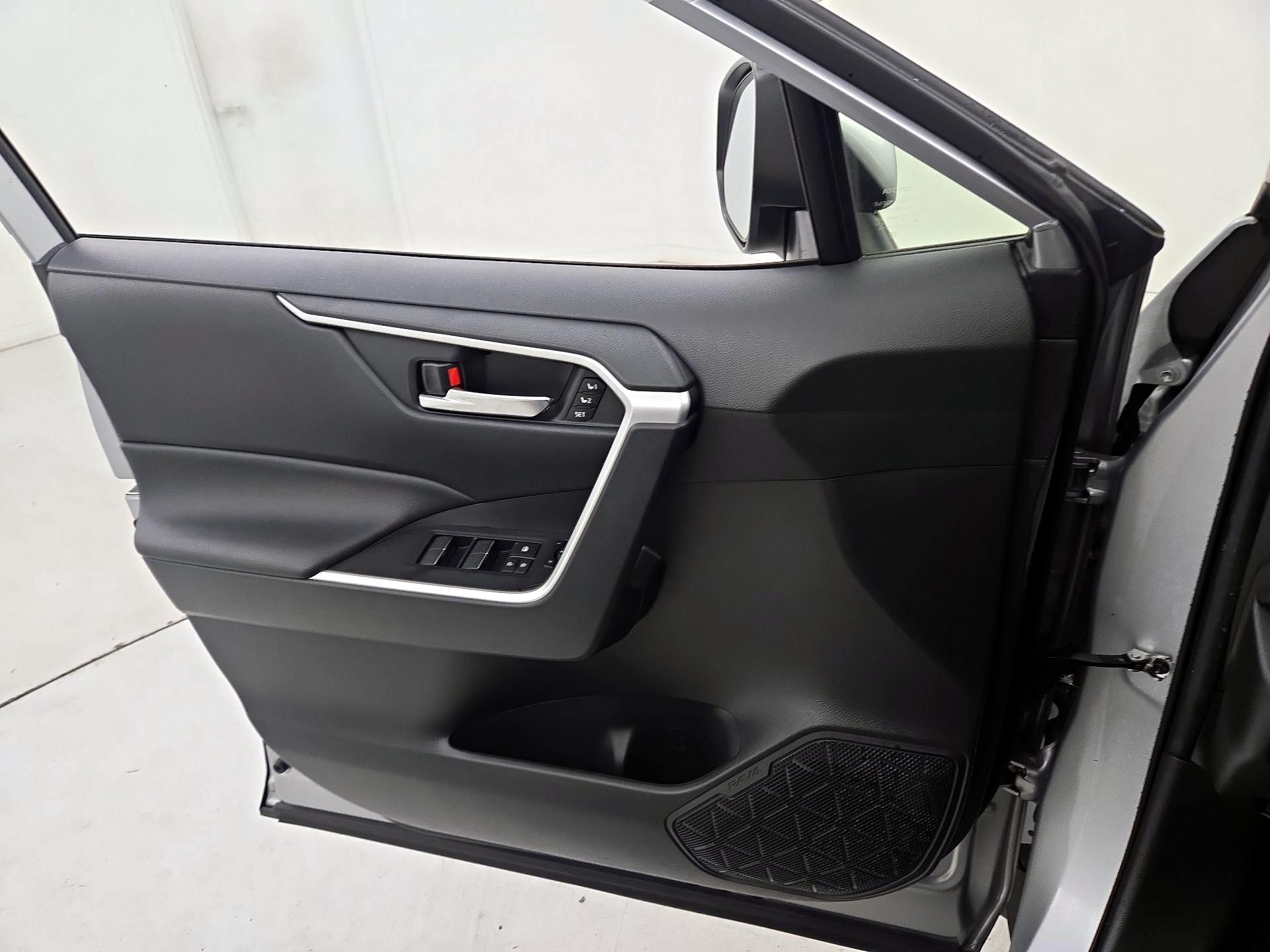 Thumbnail: 2022 Toyota RAV4 - 12