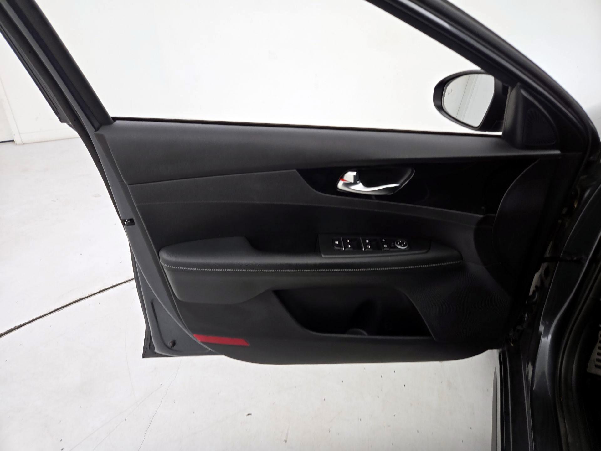 Thumbnail: 2022 Kia Forte - 12