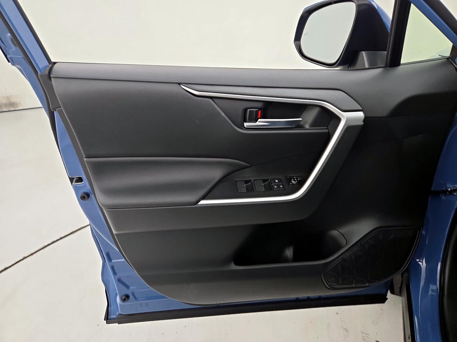 Thumbnail: 2025 Toyota RAV4 - 12