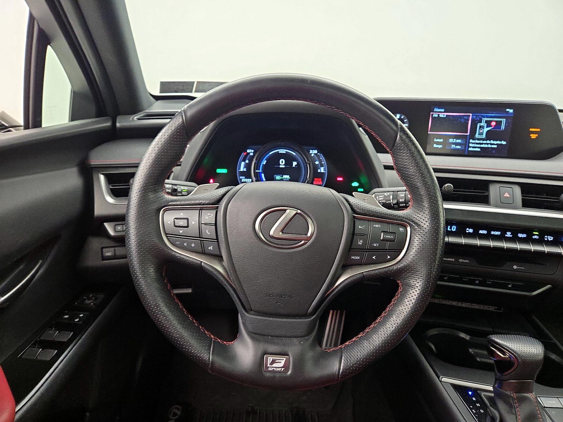 Thumbnail: 2022 Lexus UX - 10