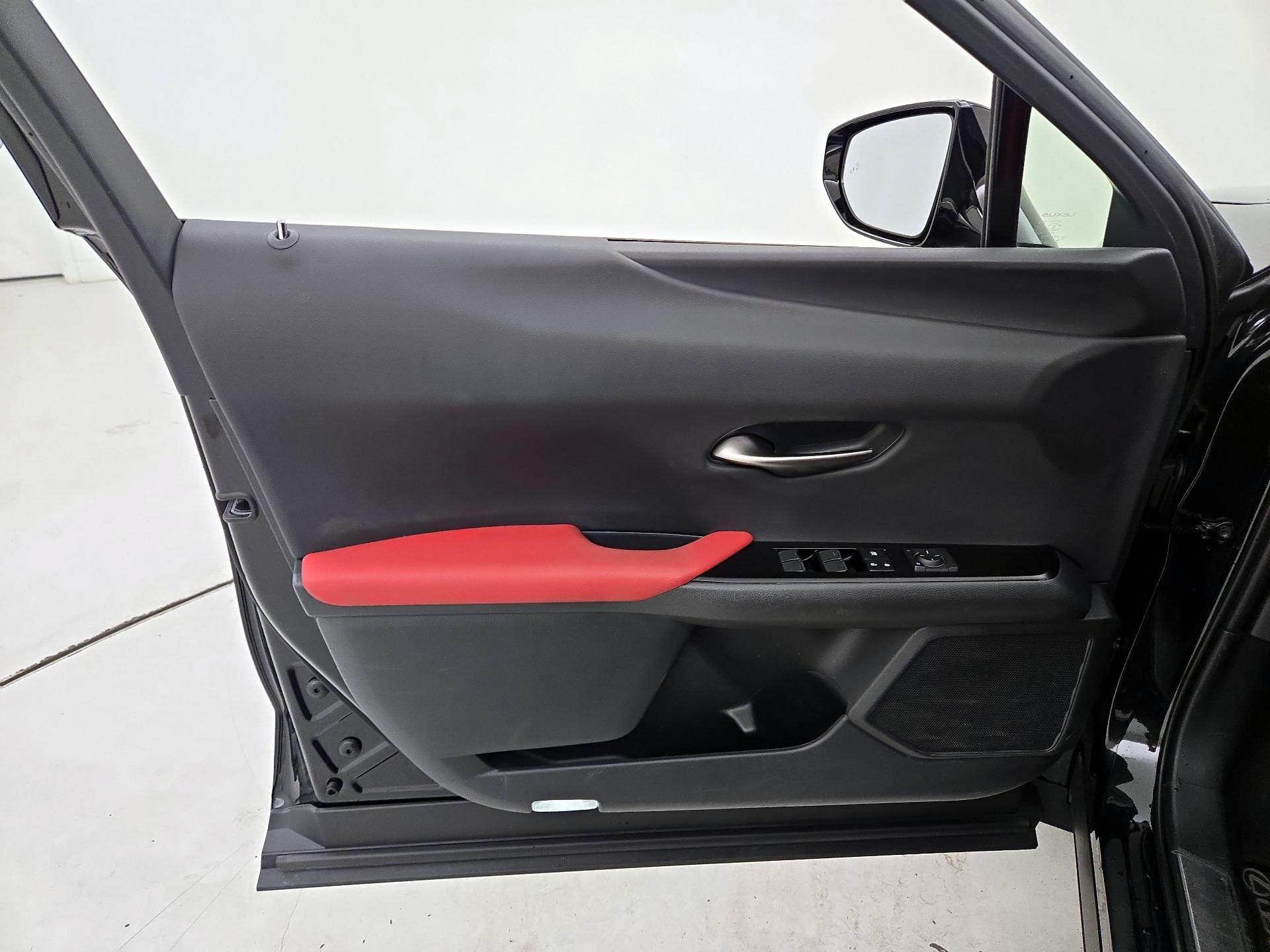 Thumbnail: 2022 Lexus UX - 12