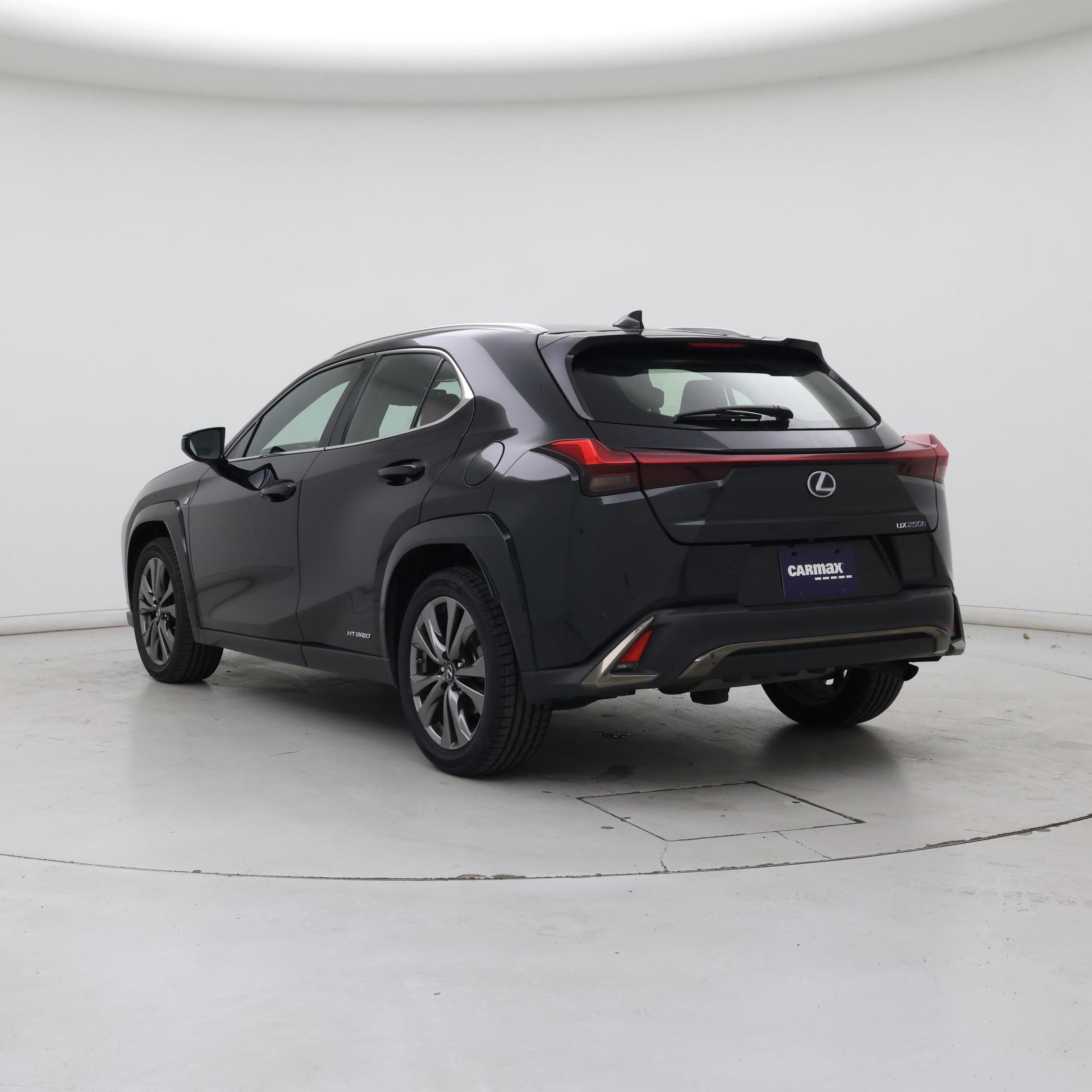 Thumbnail: 2022 Lexus UX - 2