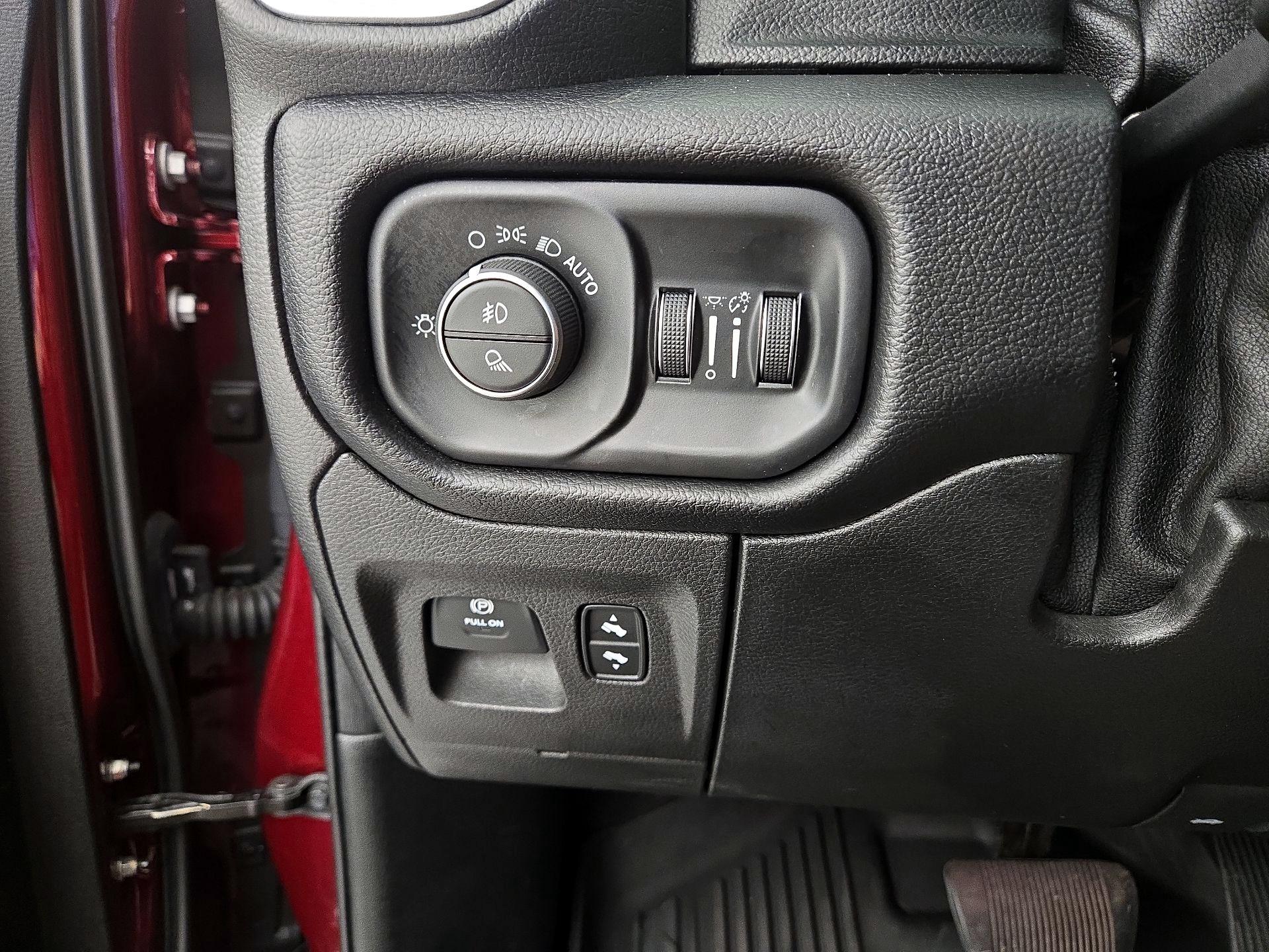 Thumbnail: 2019 RAM 1500 - 13