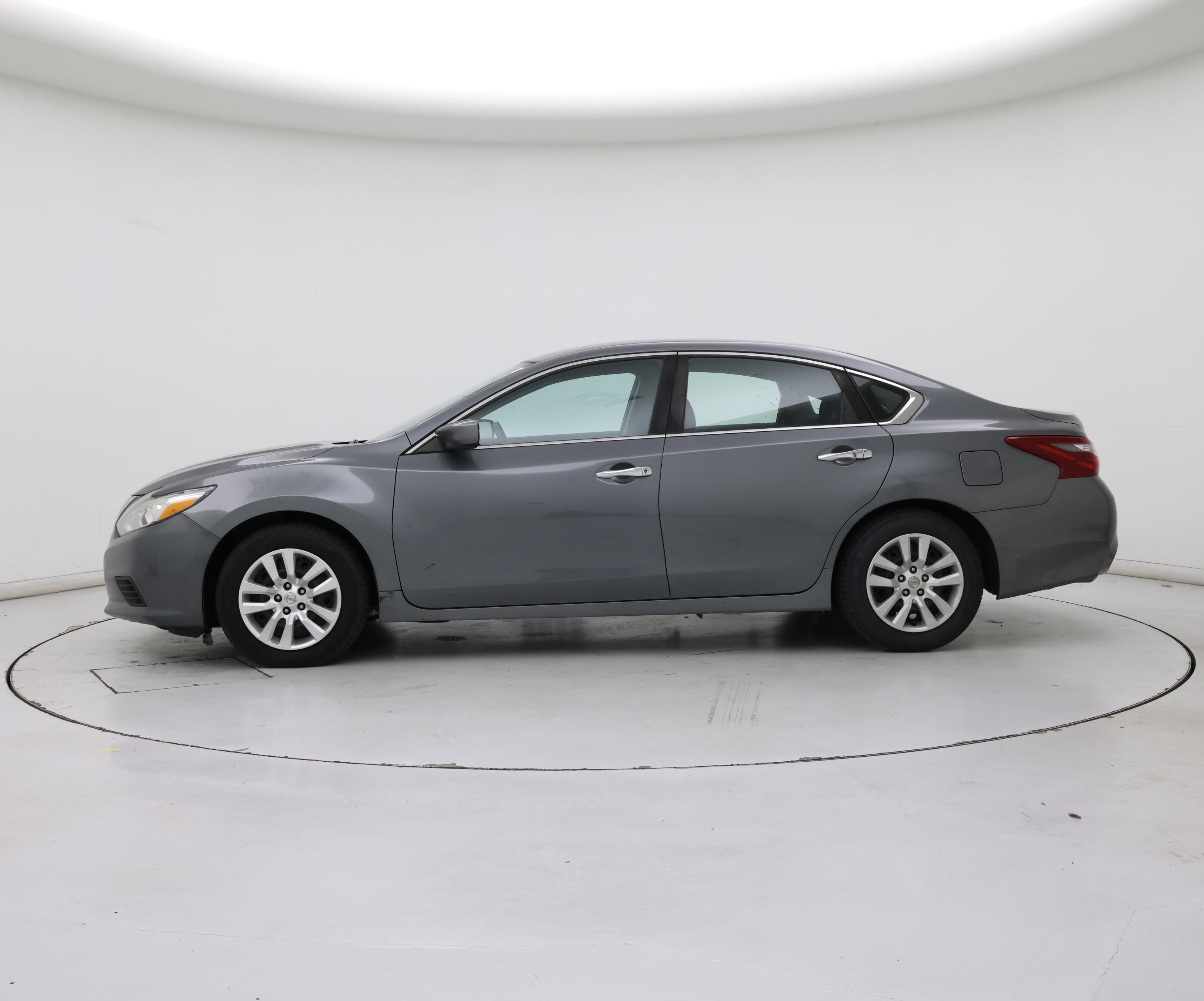 Thumbnail: 2018 Nissan Altima - 3