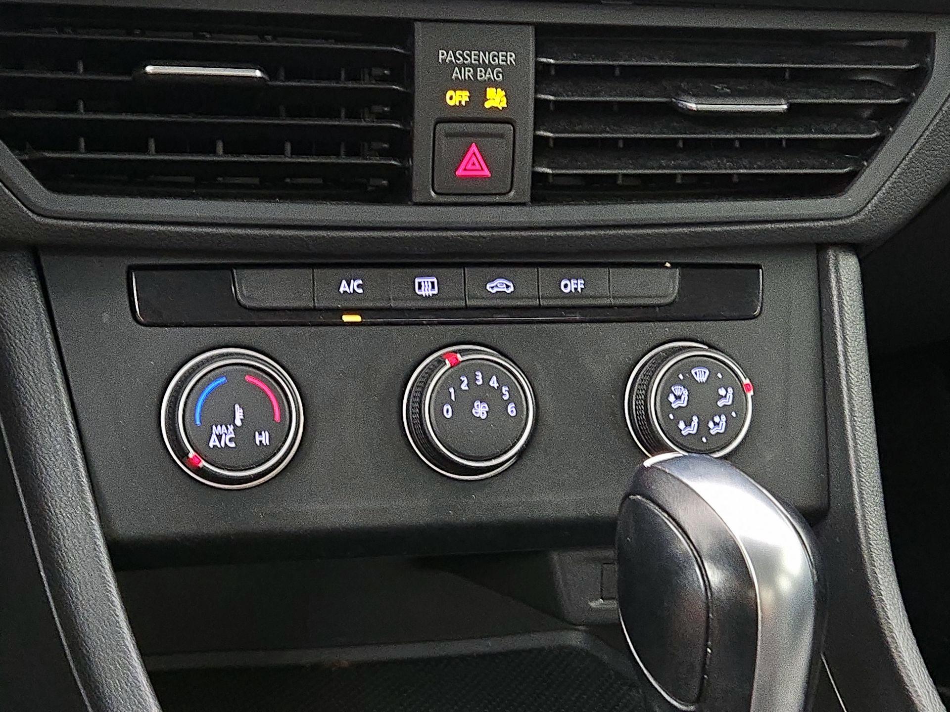 Thumbnail: 2021 Volkswagen Jetta - 16