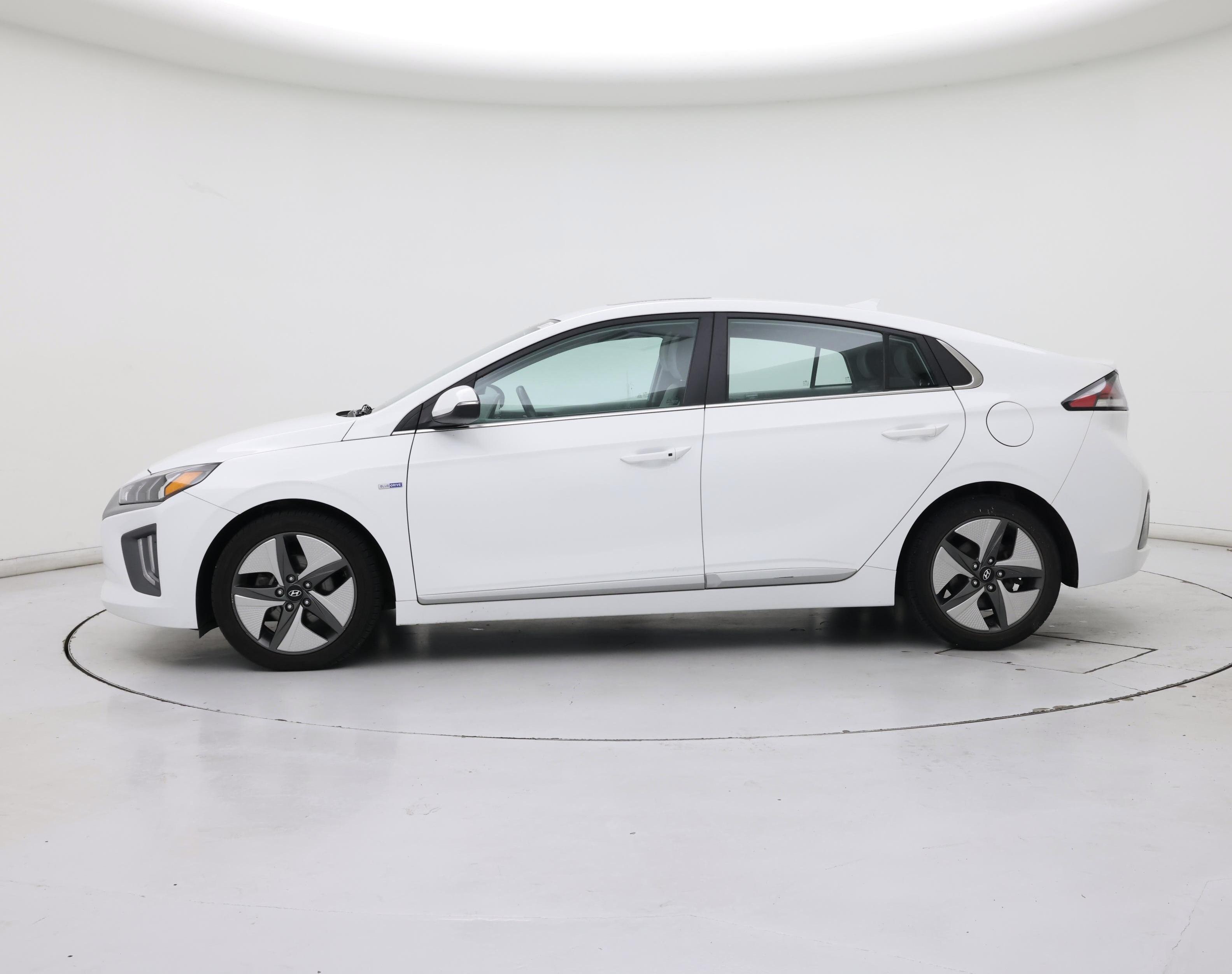 Thumbnail: 2020 Hyundai Ioniq - 3