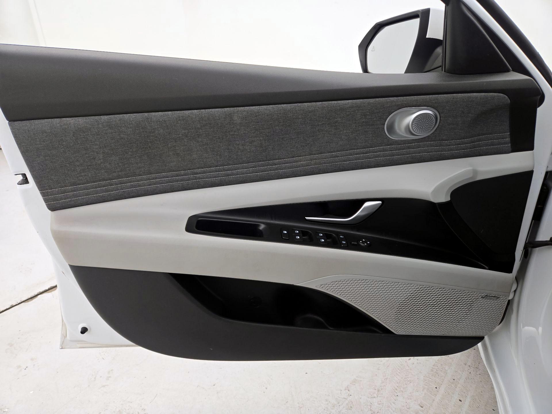 Thumbnail: 2021 Hyundai Elantra - 12