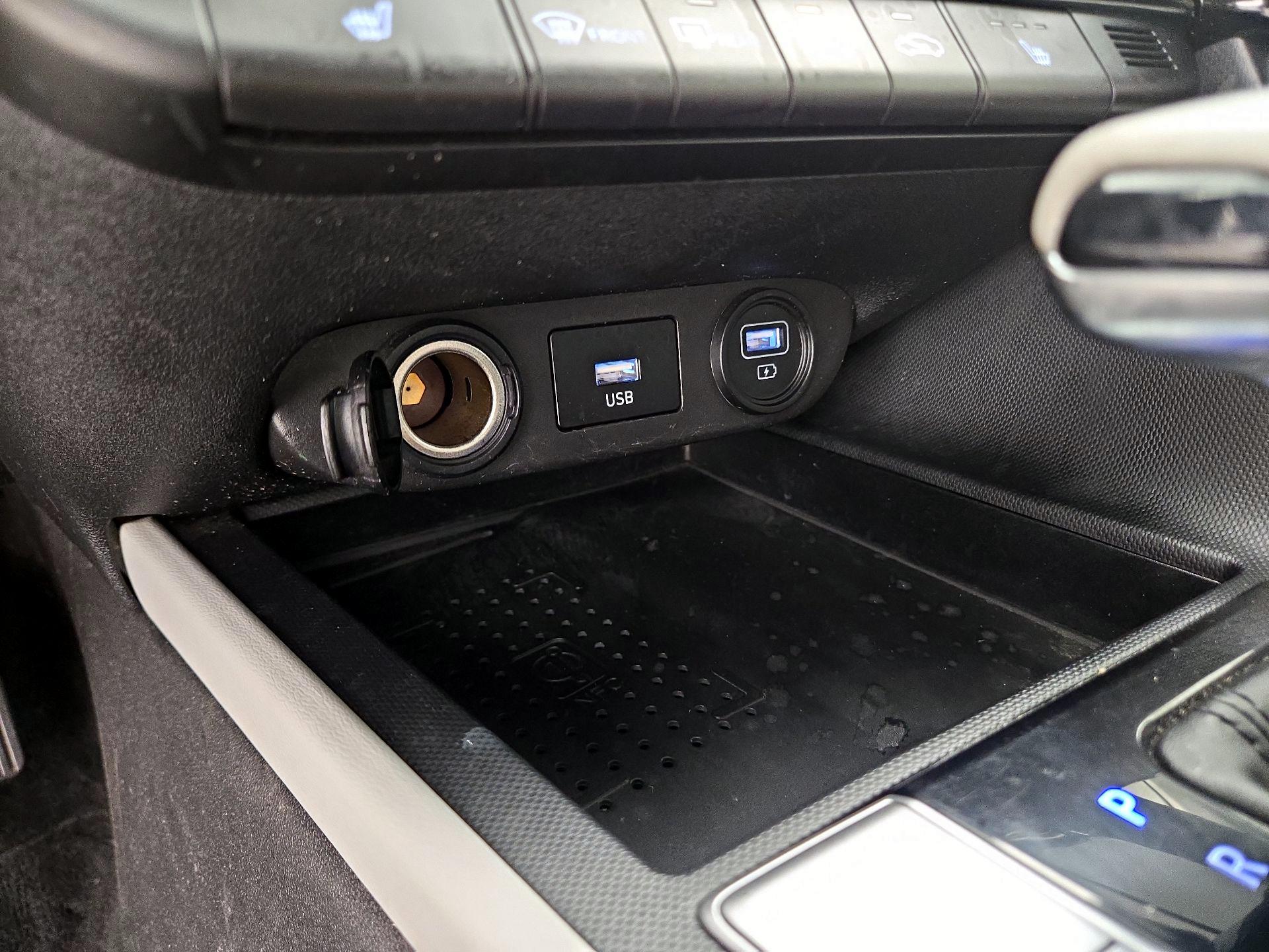 Thumbnail: 2021 Hyundai Elantra - 18