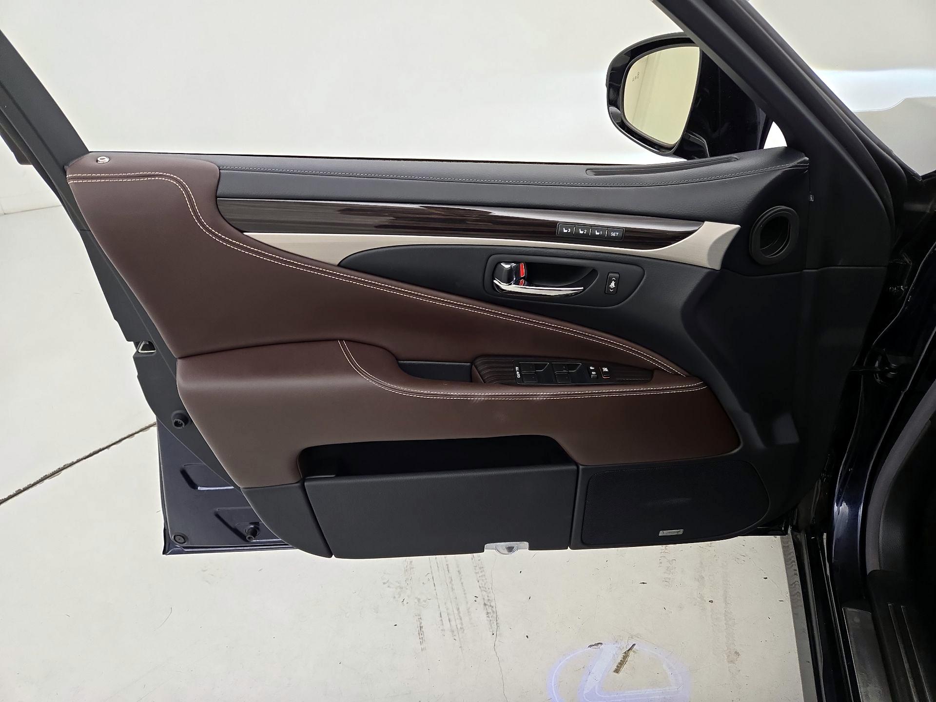 Thumbnail: 2017 Lexus LS - 12