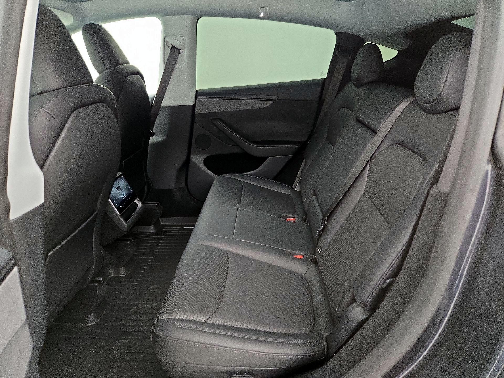 Thumbnail: 2026 Tesla Model Y - 17