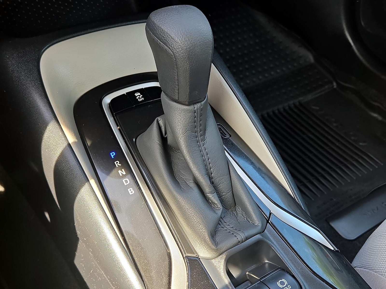 2021 Toyota Corolla LE - Photo 16