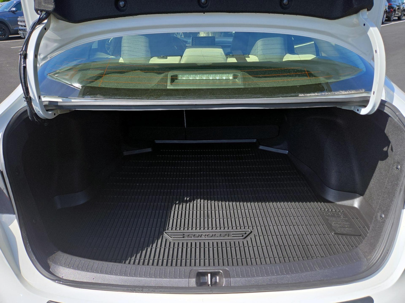 2021 Toyota Corolla LE - Photo 19