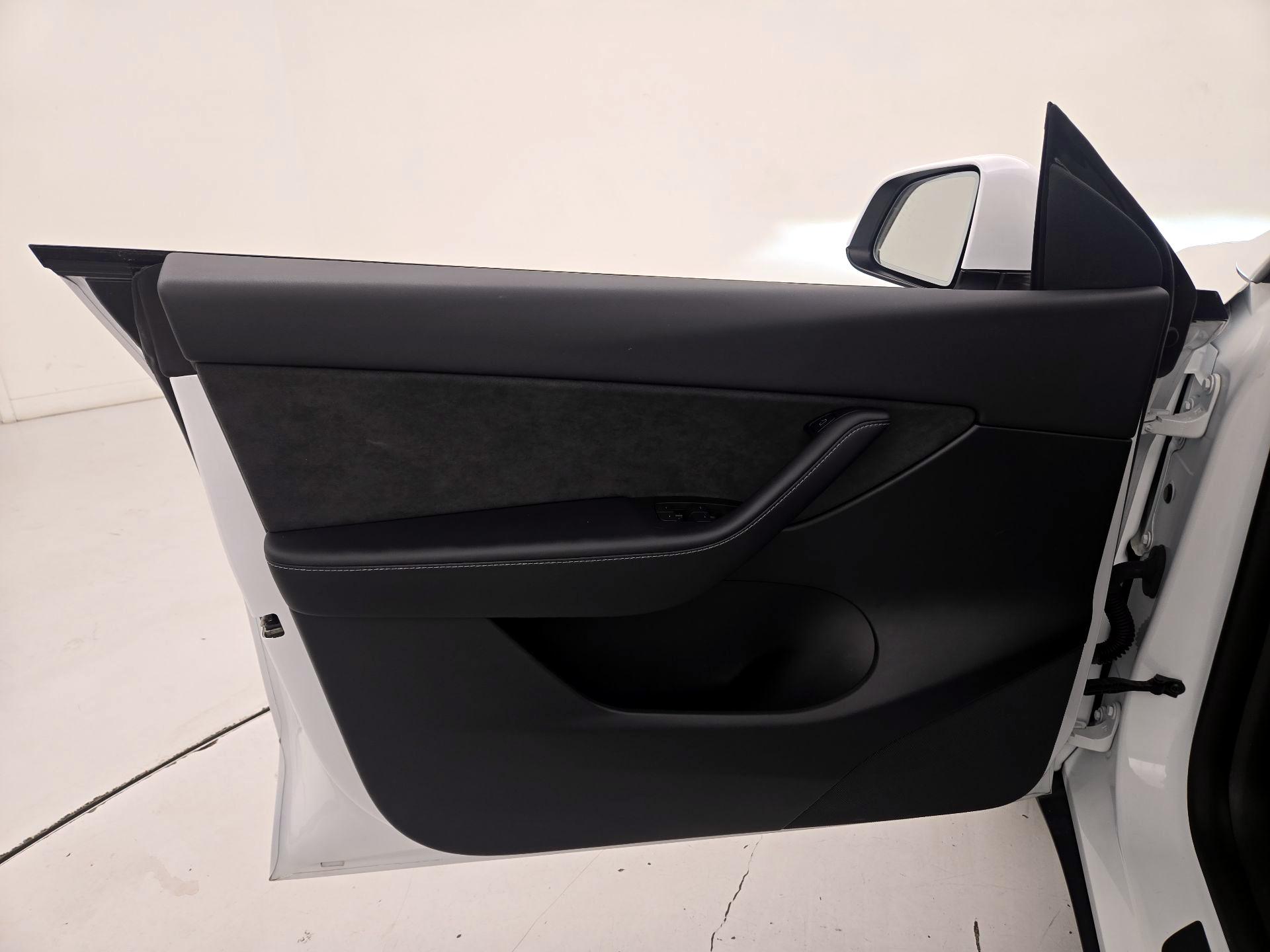 Thumbnail: 2022 Tesla Model Y - 12