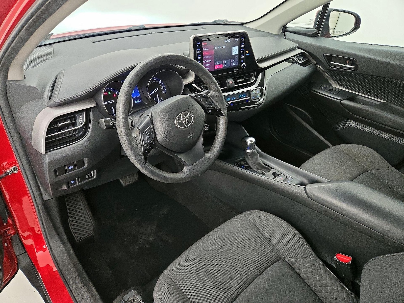2020 Toyota C-HR LE - Photo 12