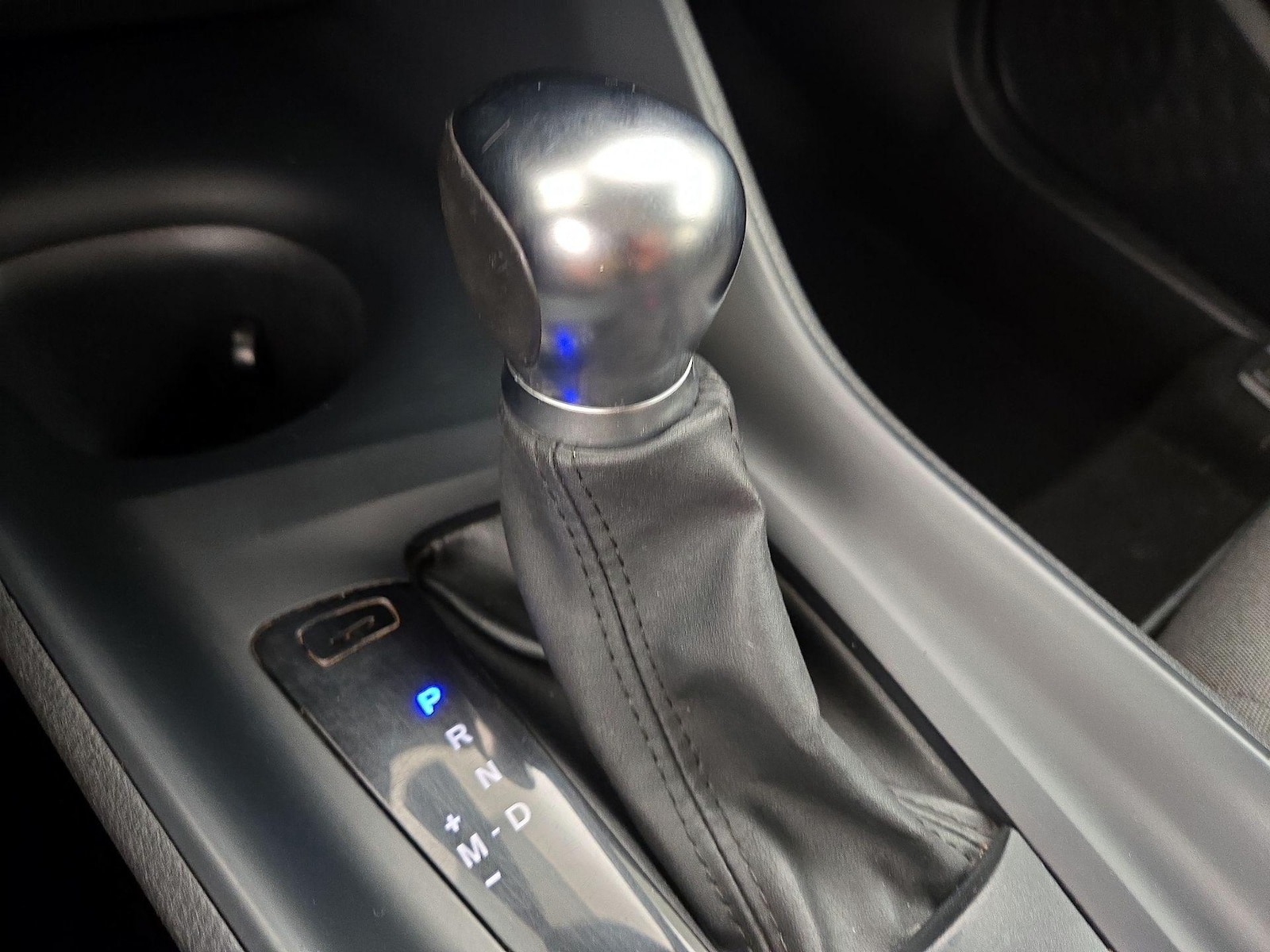 2020 Toyota C-HR LE - Photo 18