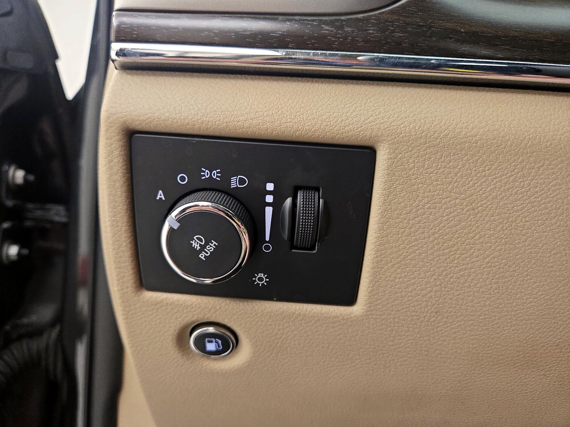 Thumbnail: 2015 Jeep Grand Cherokee - 13