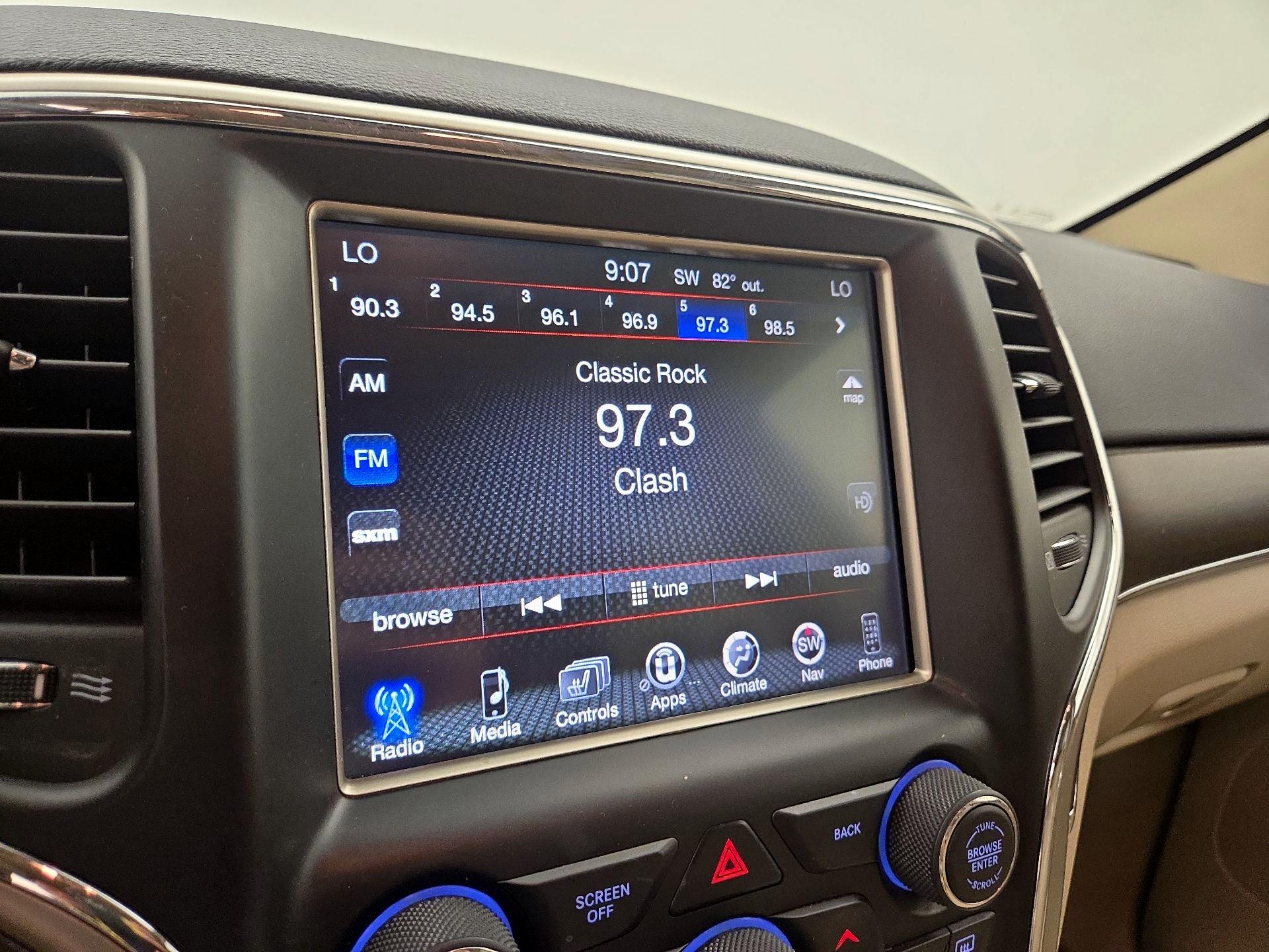 Thumbnail: 2015 Jeep Grand Cherokee - 16