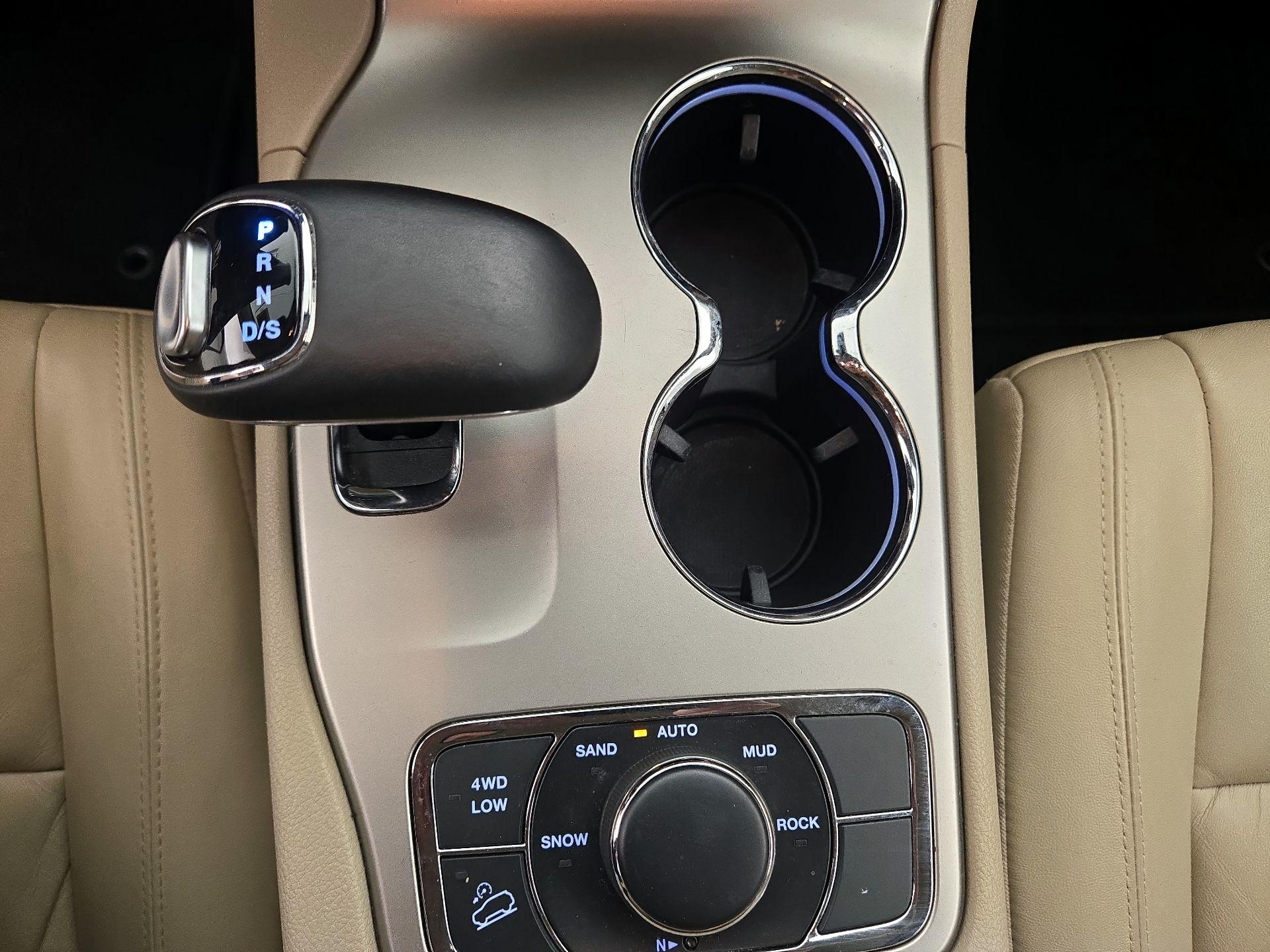 Thumbnail: 2015 Jeep Grand Cherokee - 18