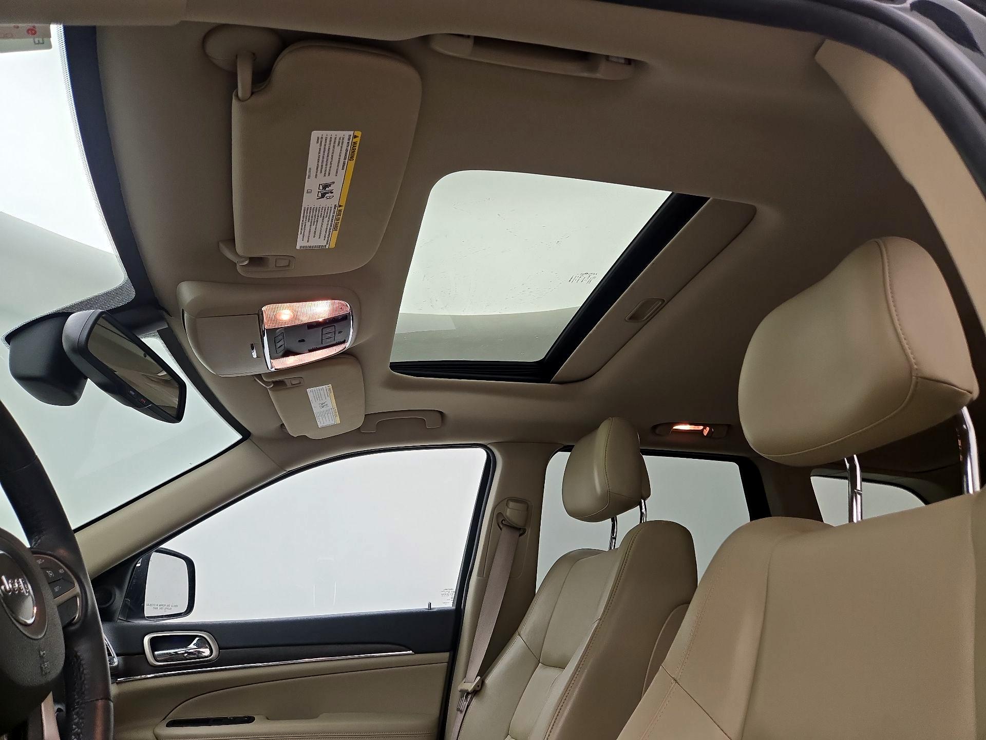 Thumbnail: 2015 Jeep Grand Cherokee - 20