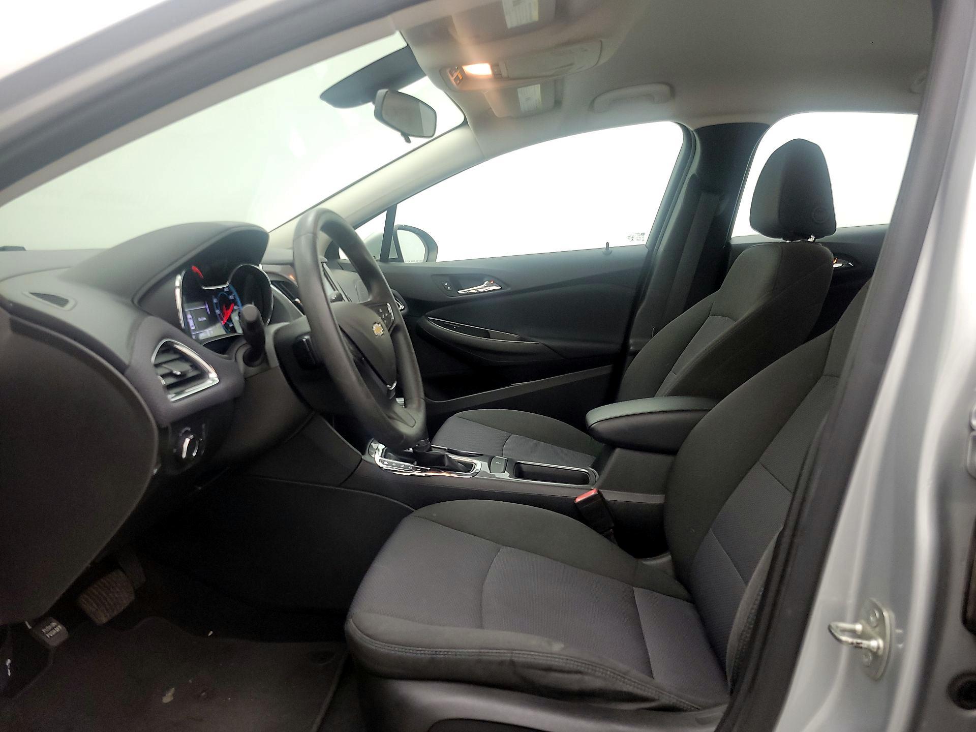 Thumbnail: 2018 Chevrolet Cruze - 11