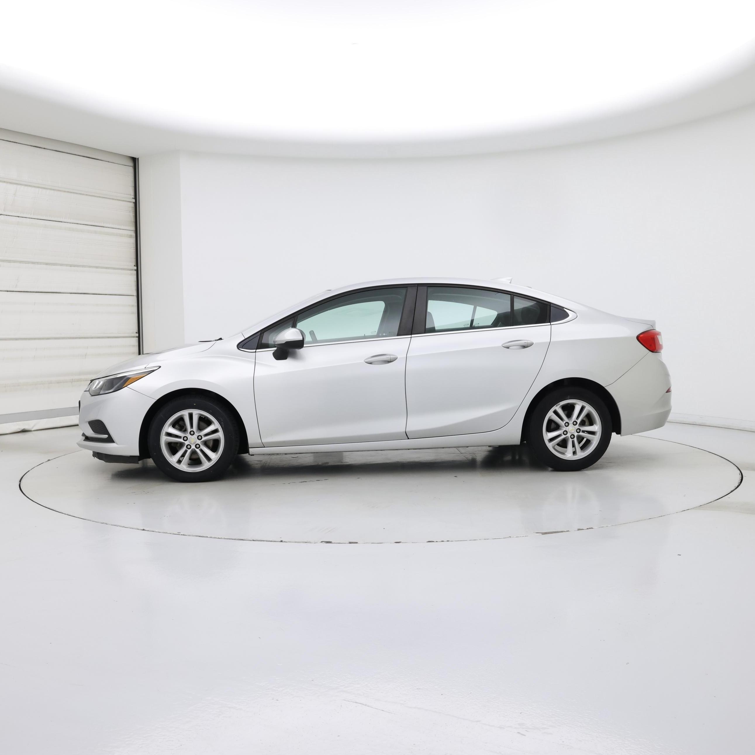 Thumbnail: 2018 Chevrolet Cruze - 3