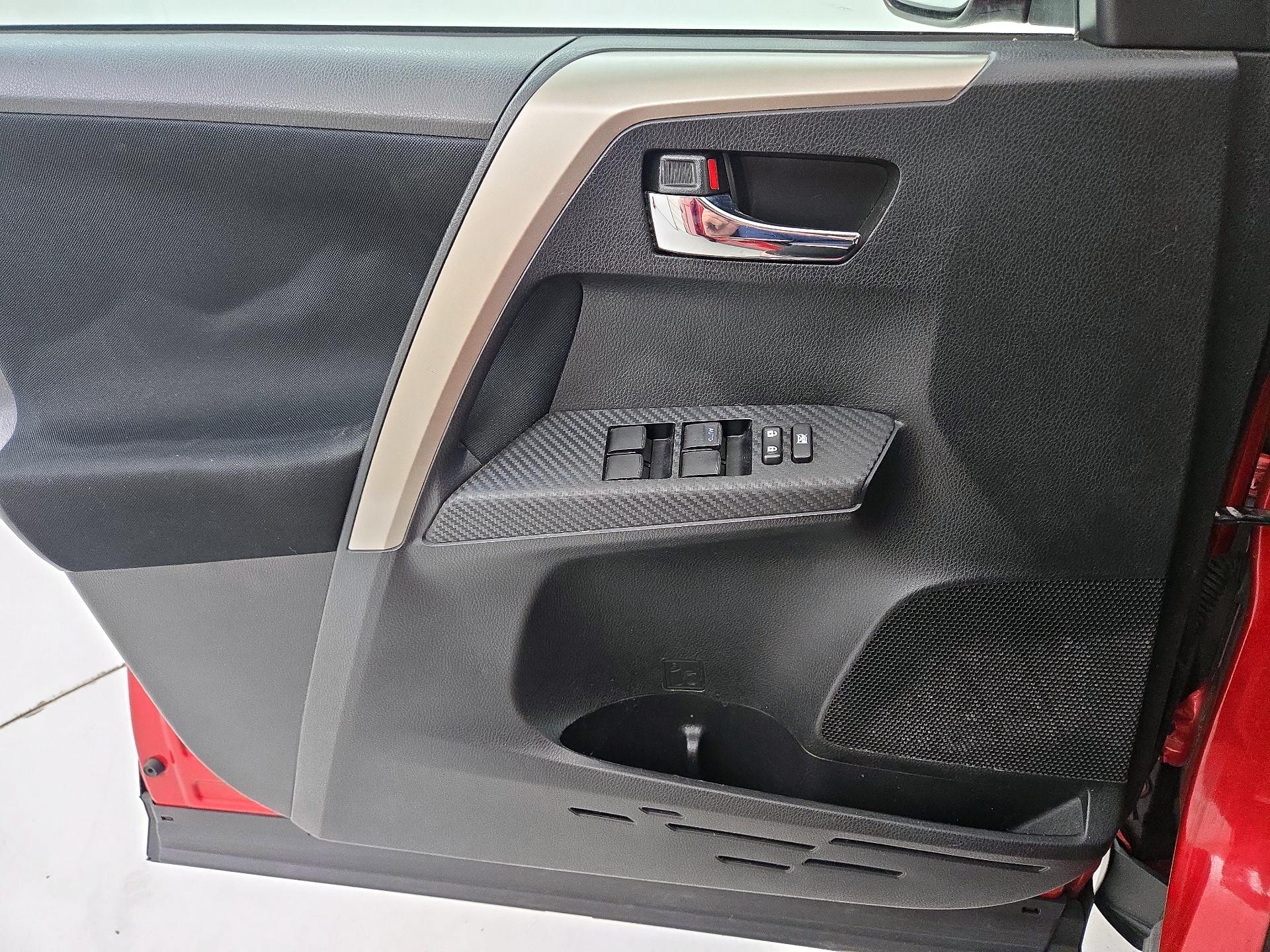 Thumbnail: 2015 Toyota RAV4 - 12