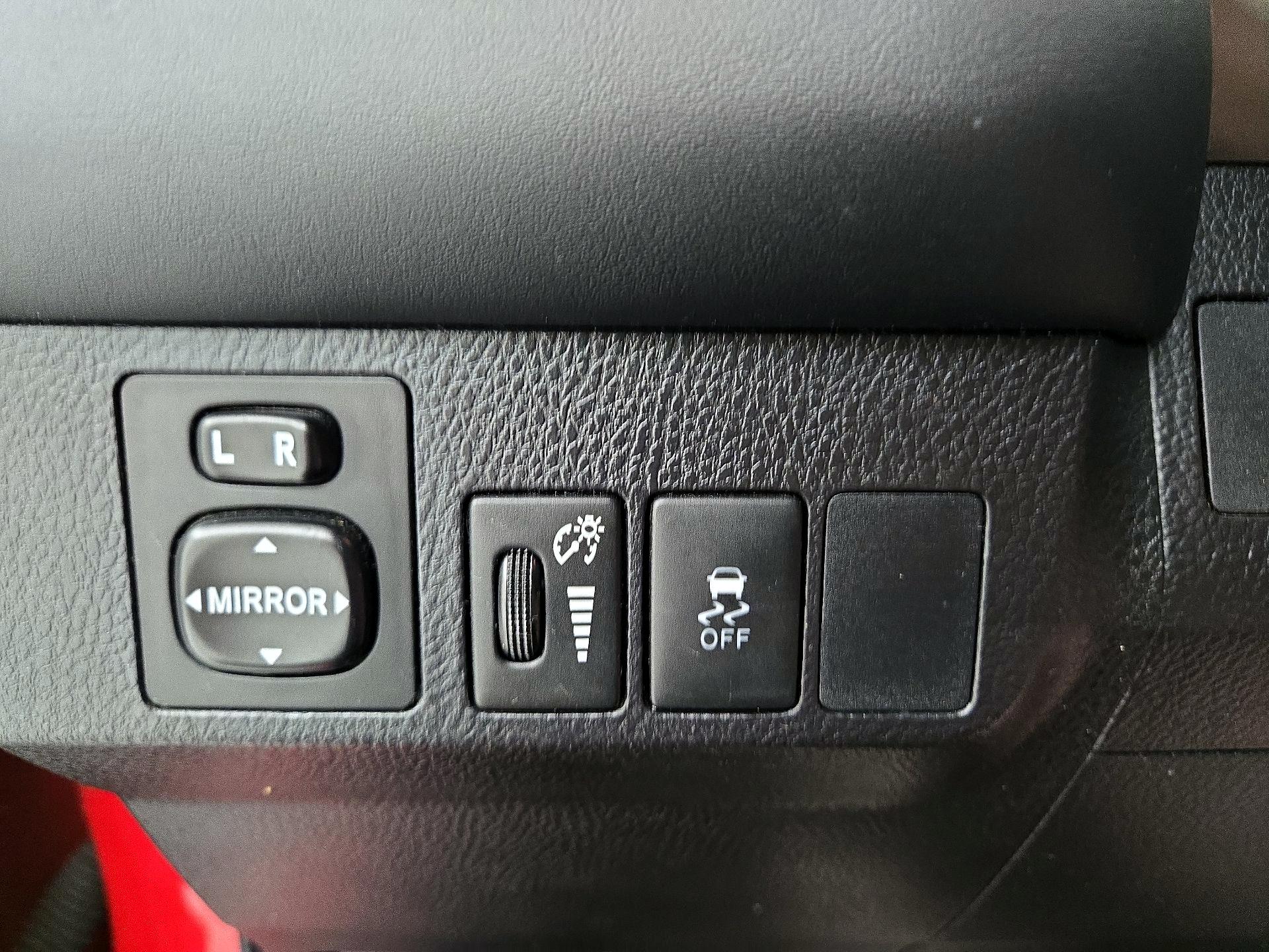 Thumbnail: 2015 Toyota RAV4 - 13