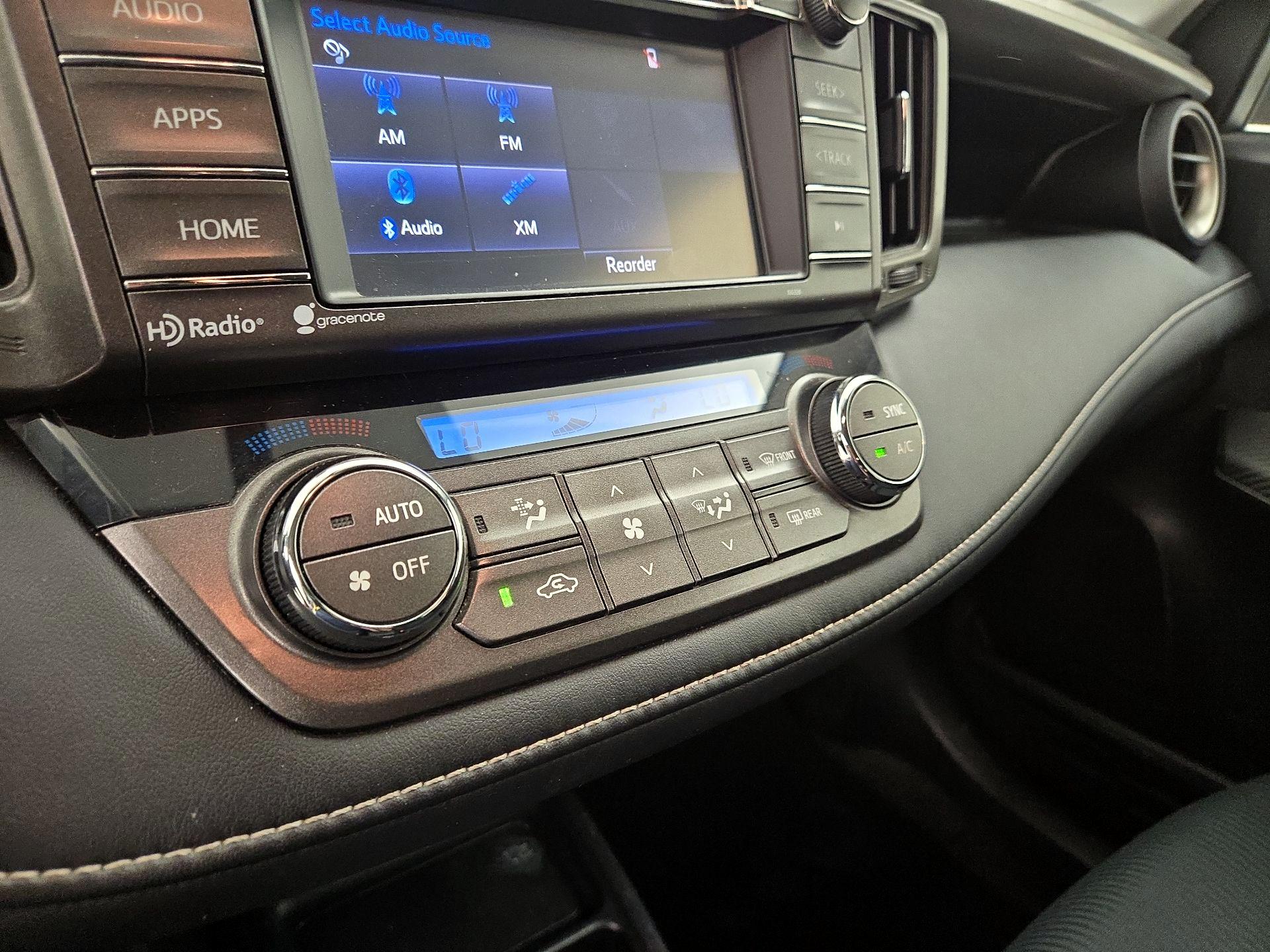 Thumbnail: 2015 Toyota RAV4 - 16