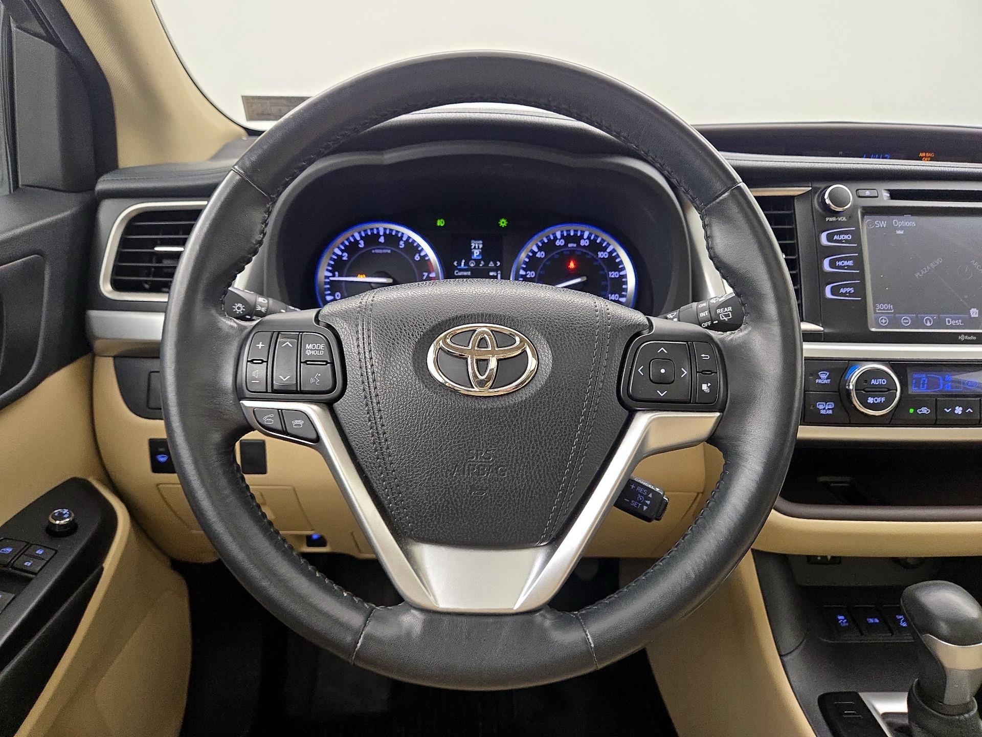 Thumbnail: 2015 Toyota Highlander - 10