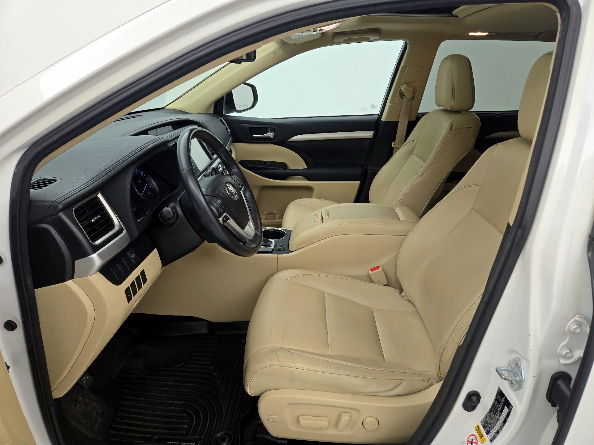 Thumbnail: 2015 Toyota Highlander - 11