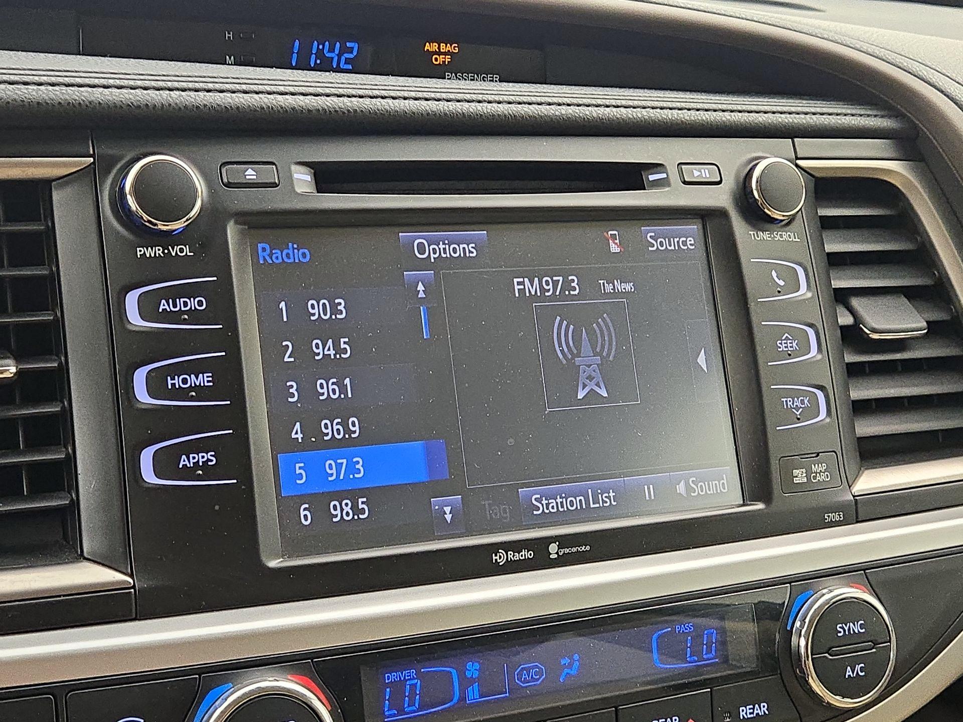 Thumbnail: 2015 Toyota Highlander - 16