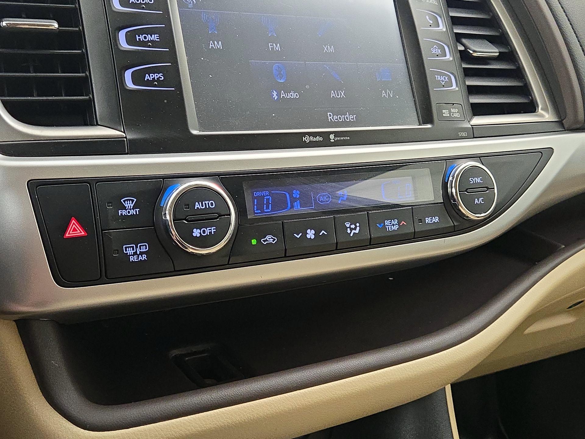 Thumbnail: 2015 Toyota Highlander - 17