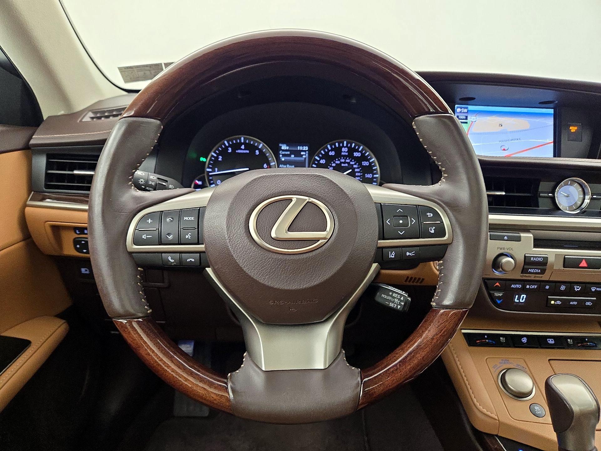 Thumbnail: 2017 Lexus ES - 10