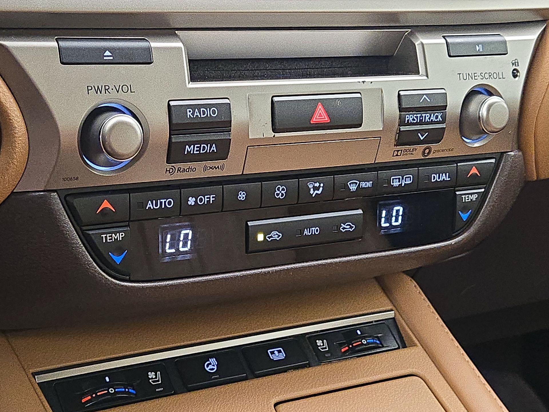 Thumbnail: 2017 Lexus ES - 17