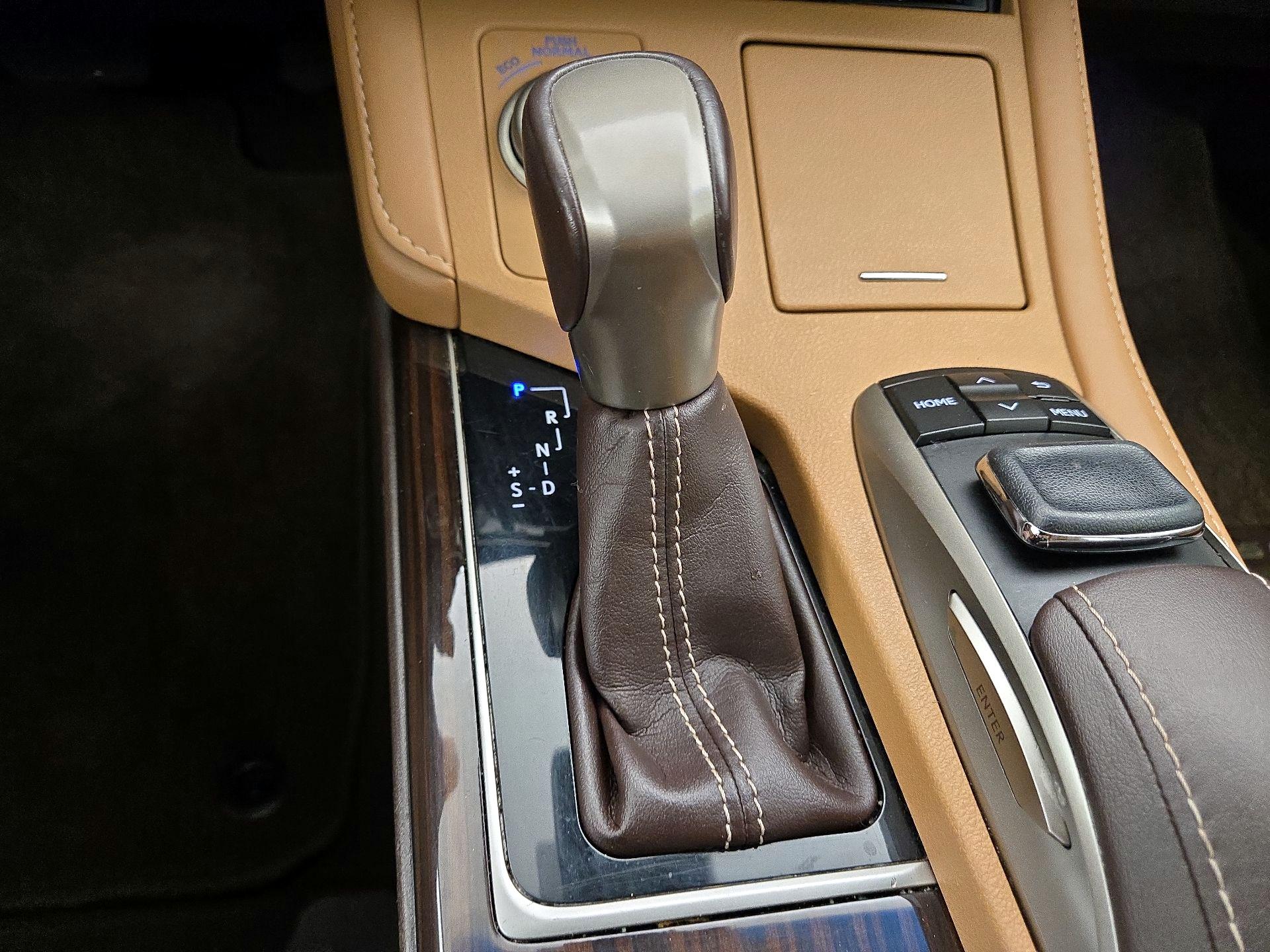 Thumbnail: 2017 Lexus ES - 18